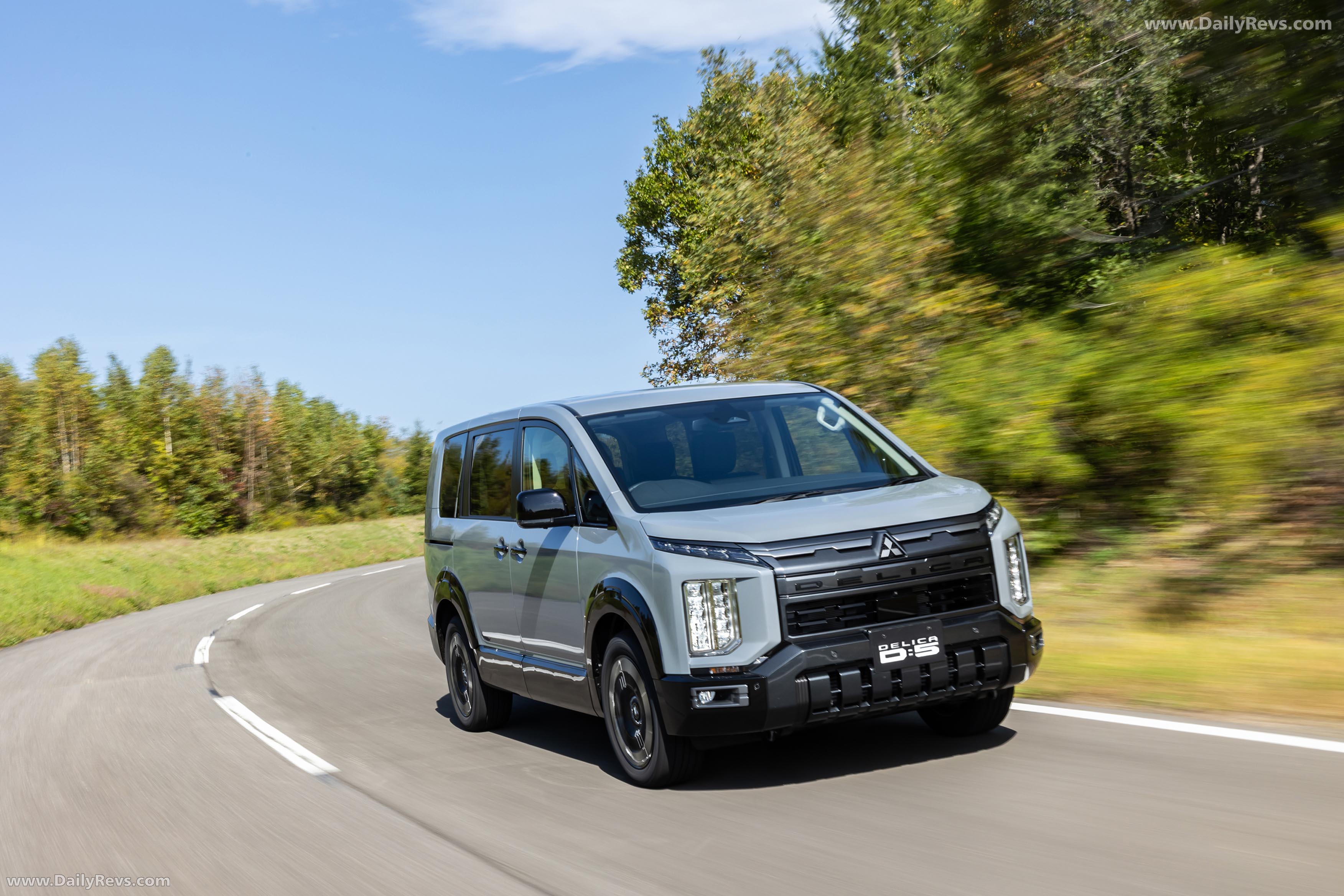 2025 Mitsubishi Delica D5 Prototype Front View