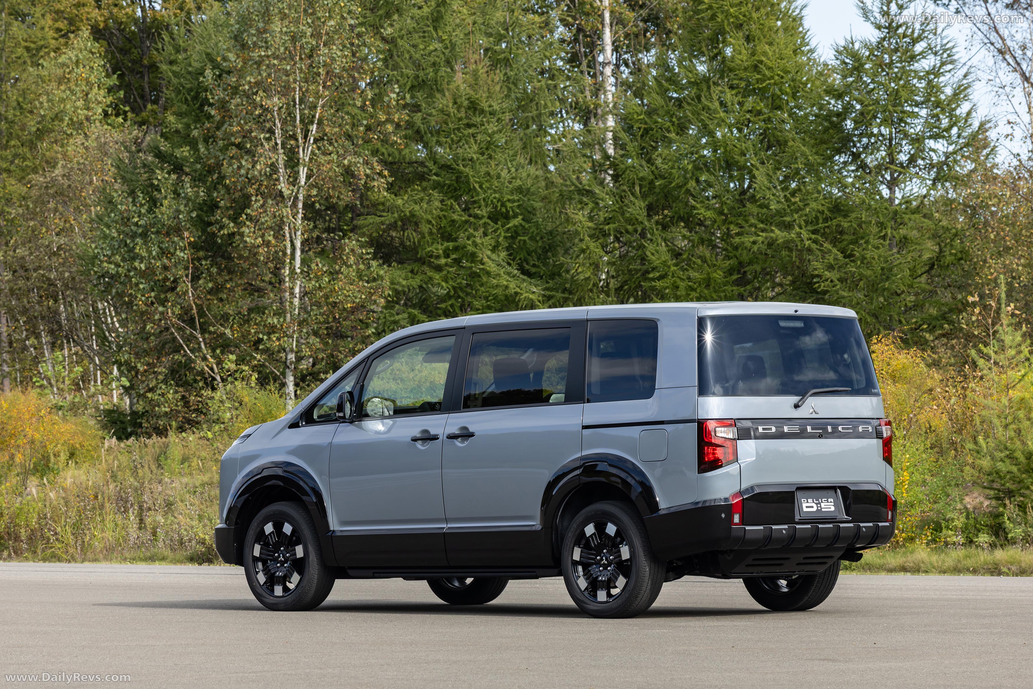 2025 Mitsubishi Delica D5 Prototype Rear View