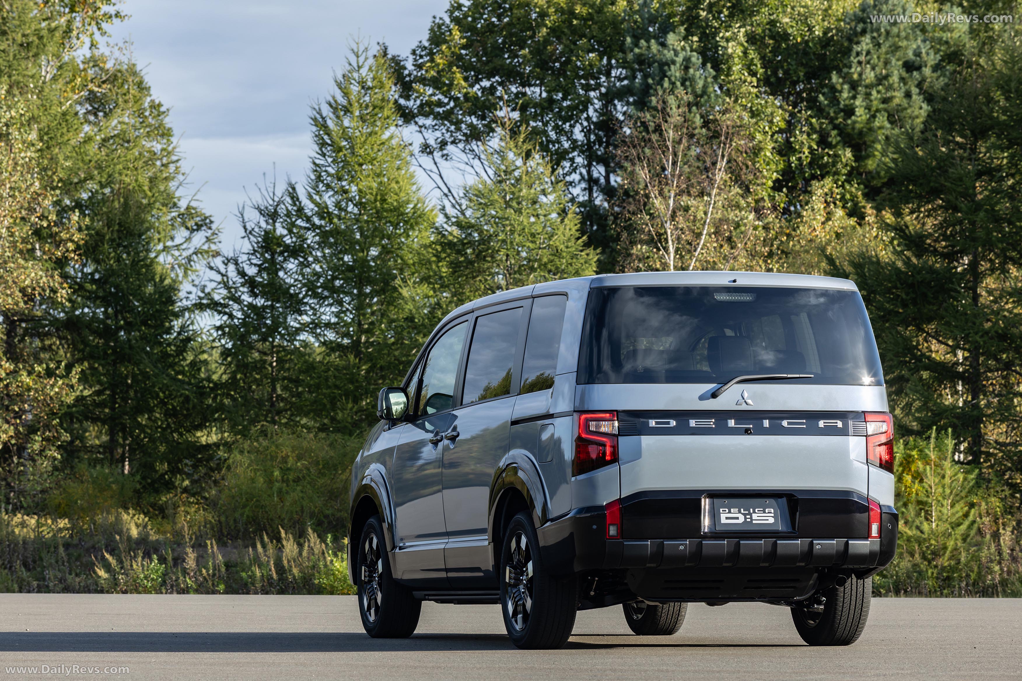 2025 Mitsubishi Delica D5 Prototype Rear View