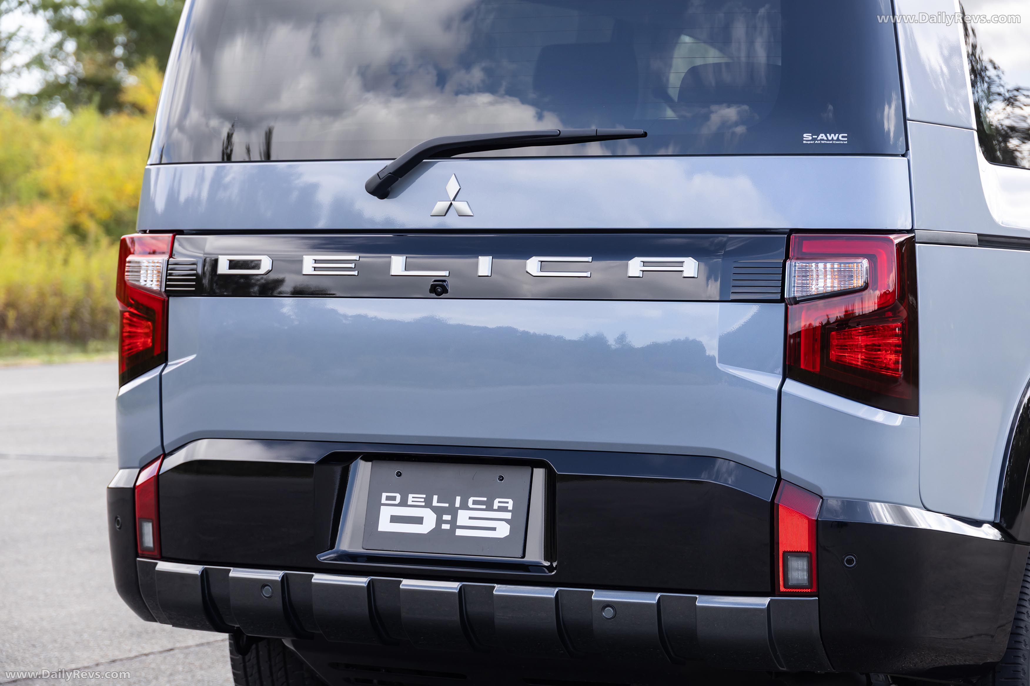 2025 Mitsubishi Delica D5 Prototype Exterior