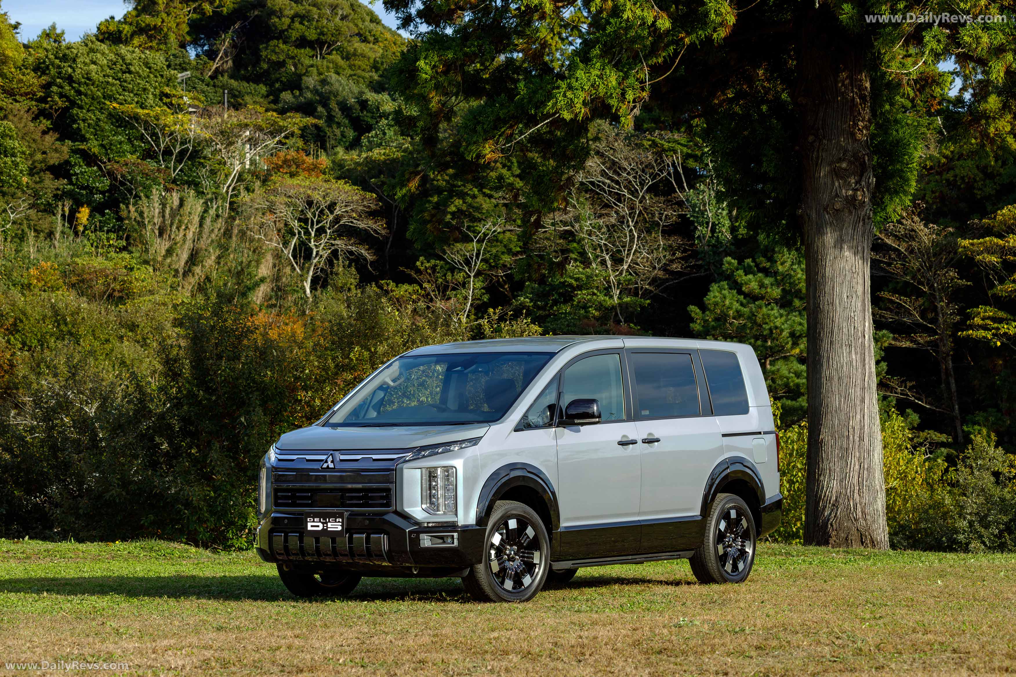 2026 Mitsubishi Delica D5 Front View