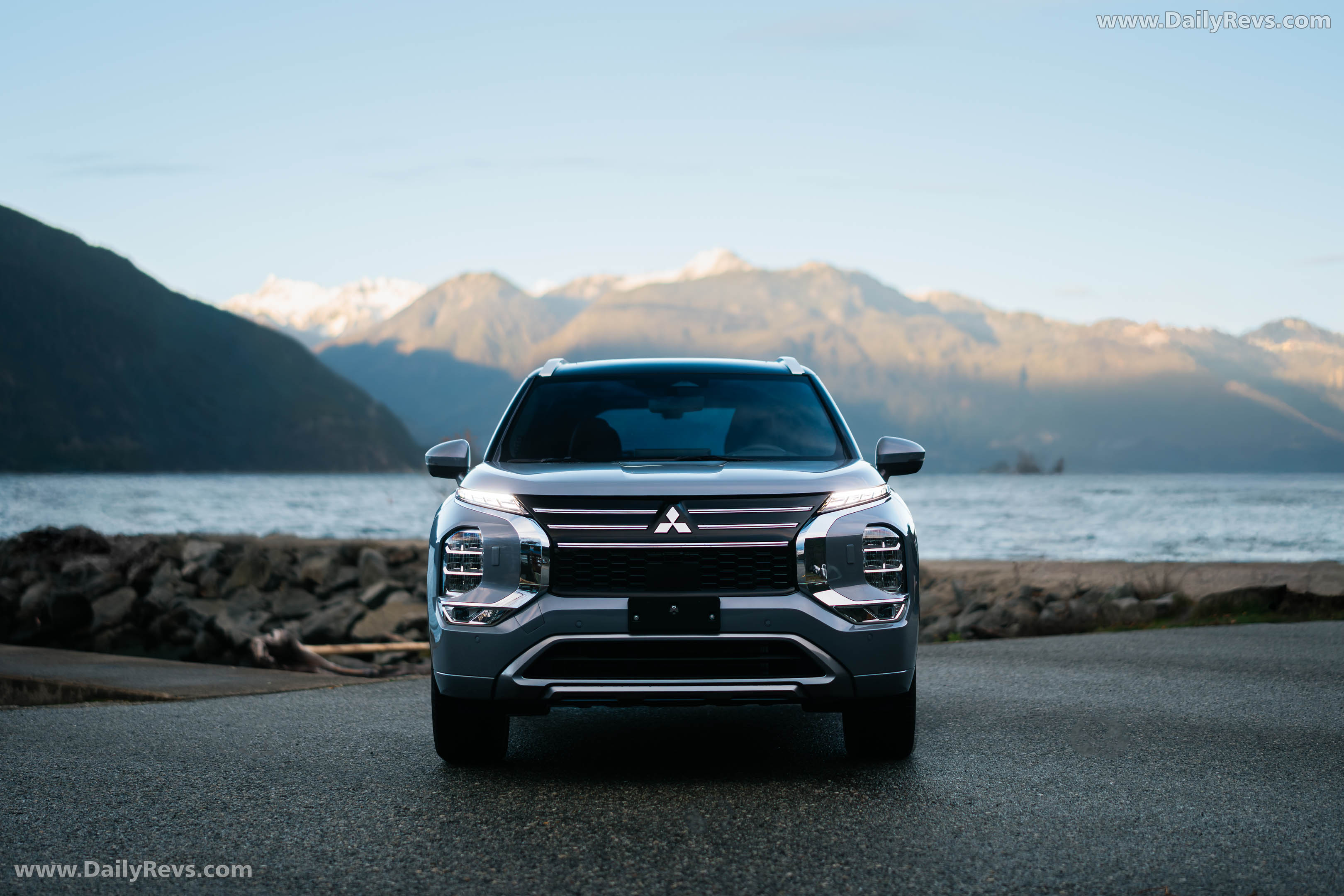 2026 Mitsubishi Outlander PHEV Front View