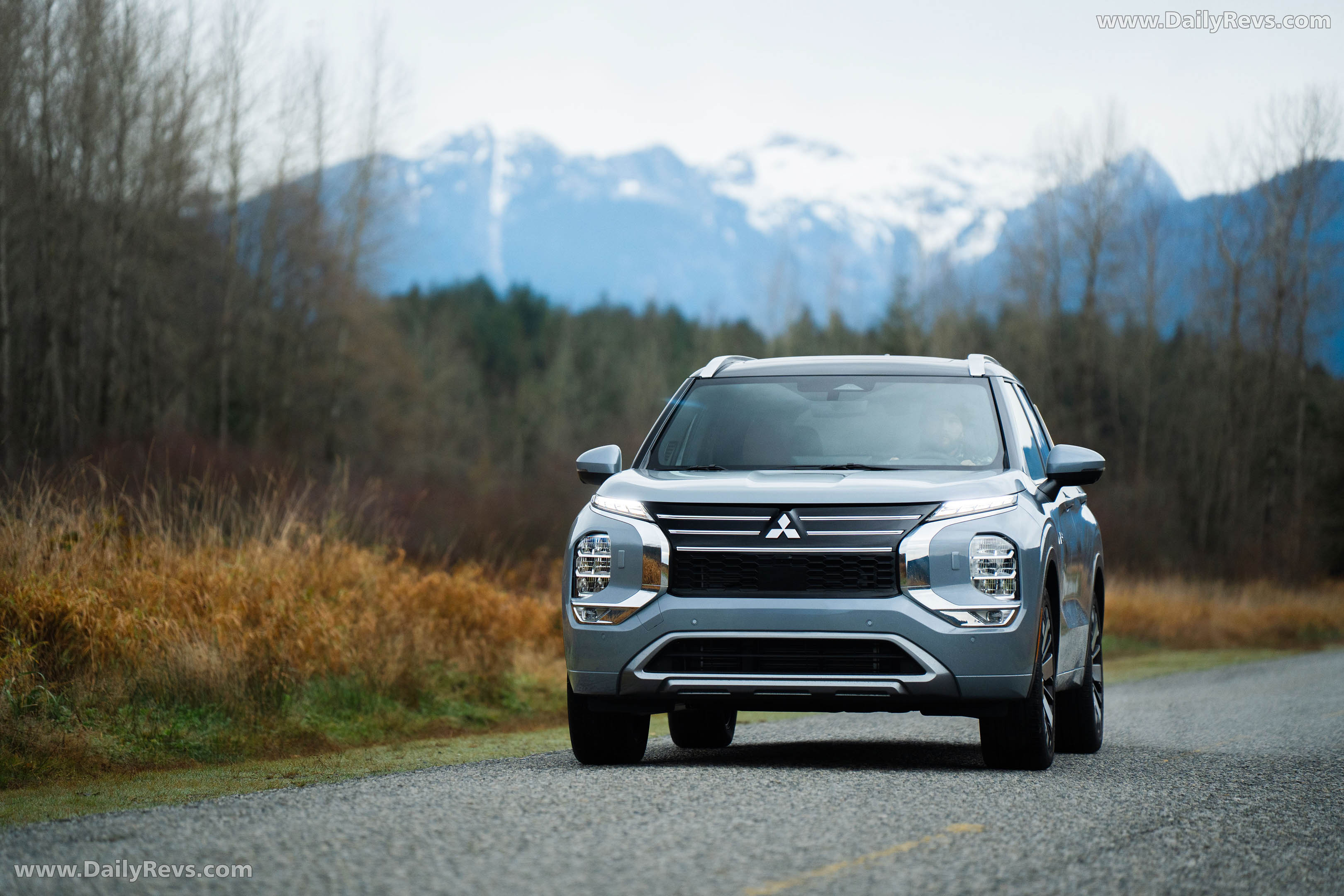 2026 Mitsubishi Outlander PHEV Front View