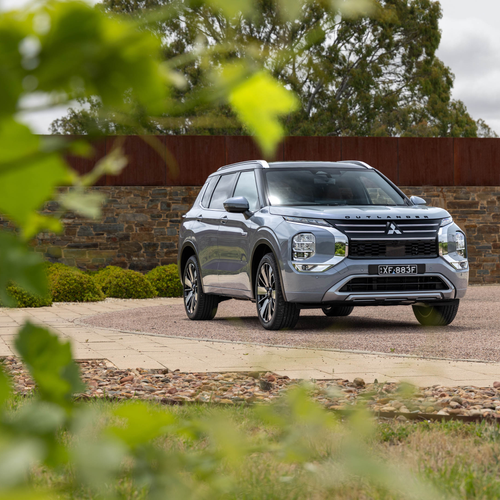 2026 Mitsubishi Outlander PHEV Australian Version Front View