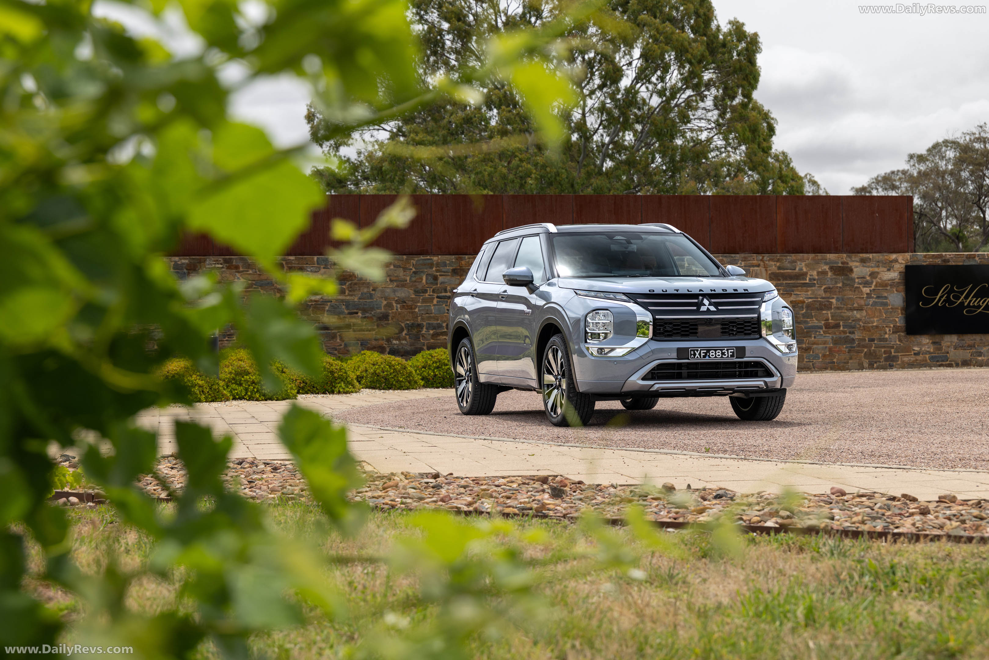 2026 Mitsubishi Outlander PHEV Australian Version Front View