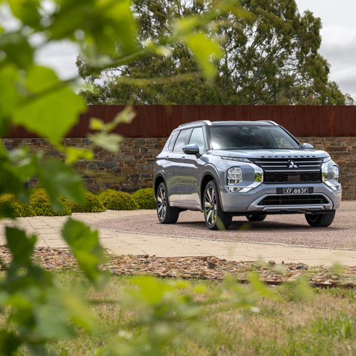 2026 Mitsubishi Outlander PHEV Australian Version Front View