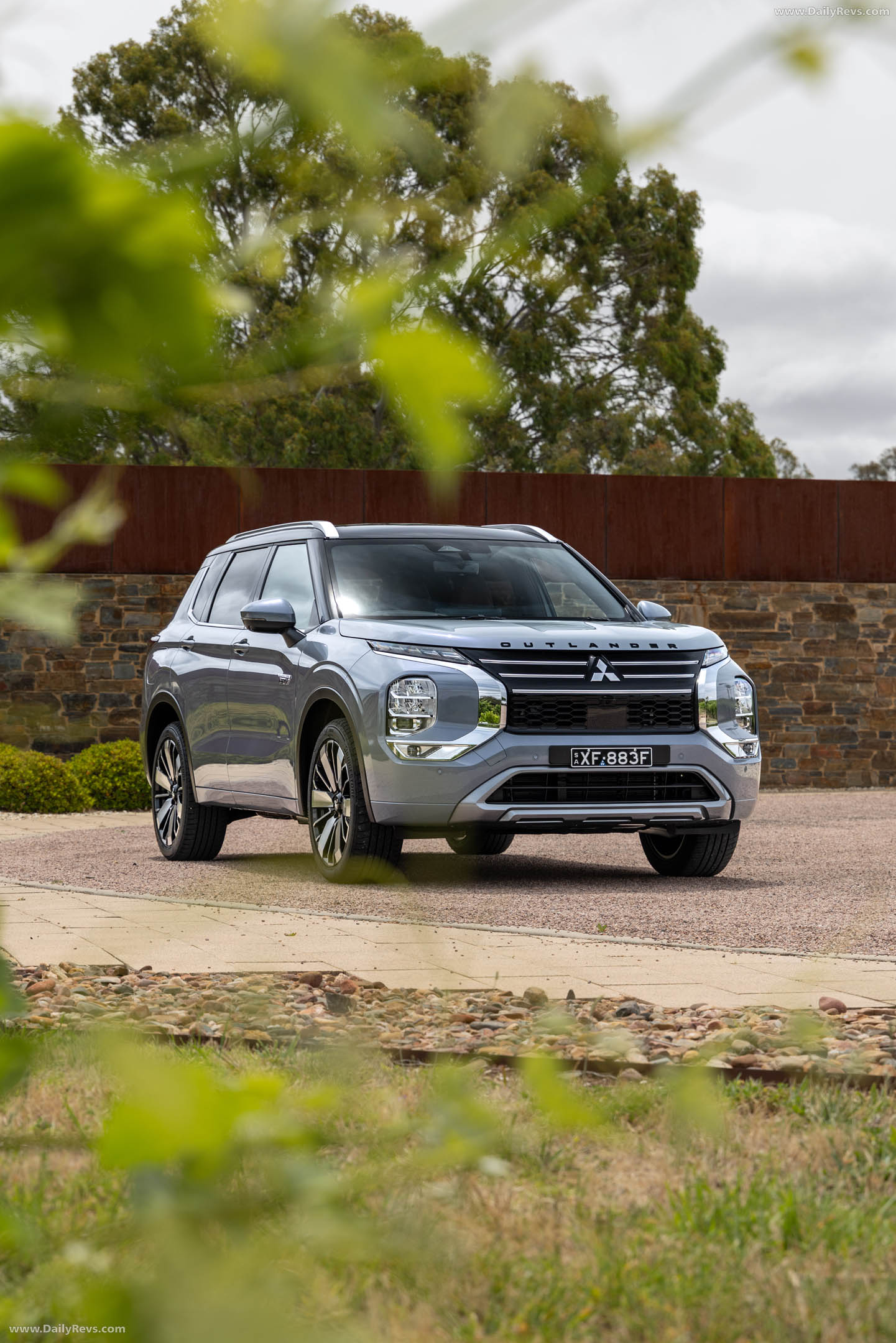 2026 Mitsubishi Outlander PHEV Australian Version Front View