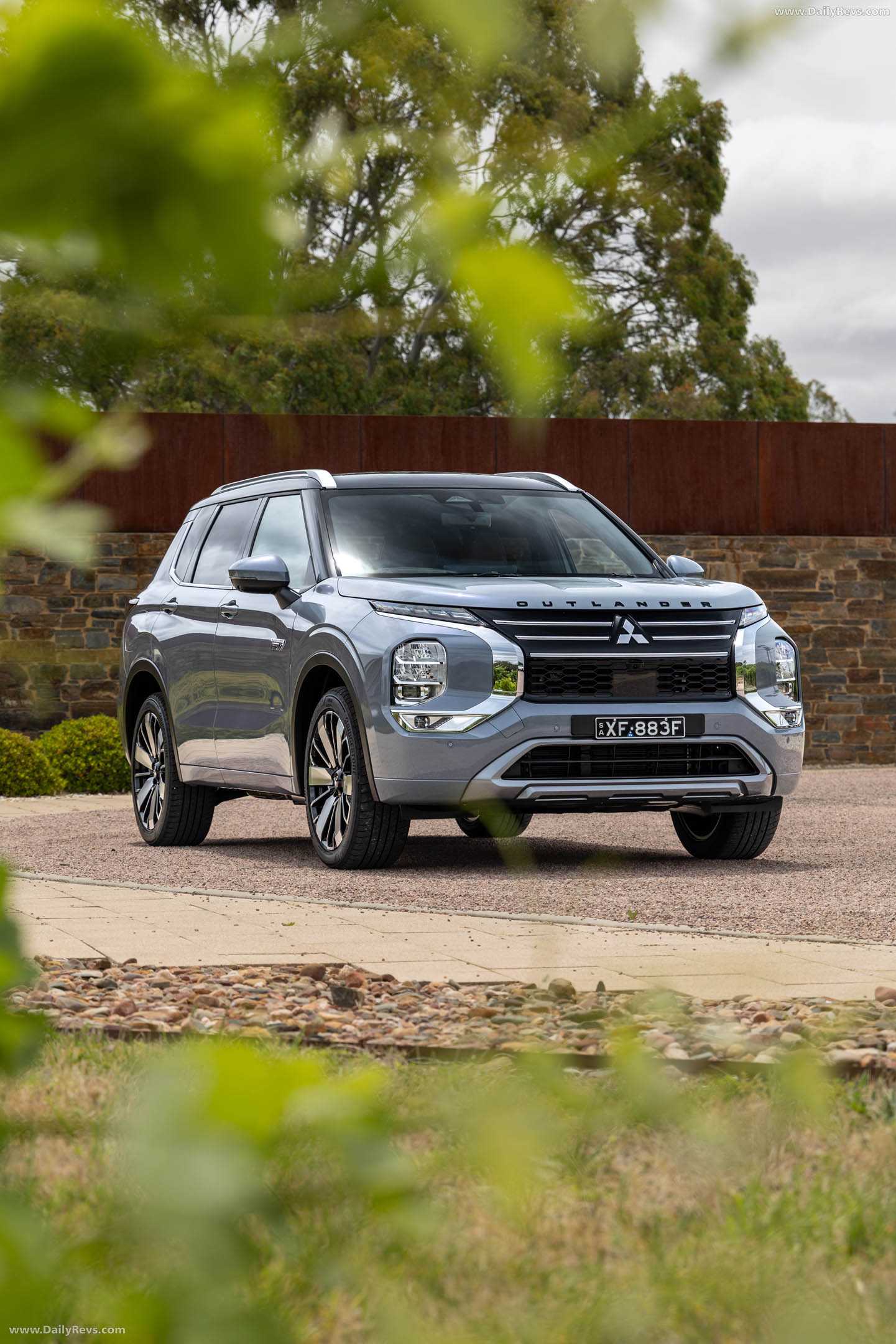 2026 Mitsubishi Outlander PHEV Australian Version Front View
