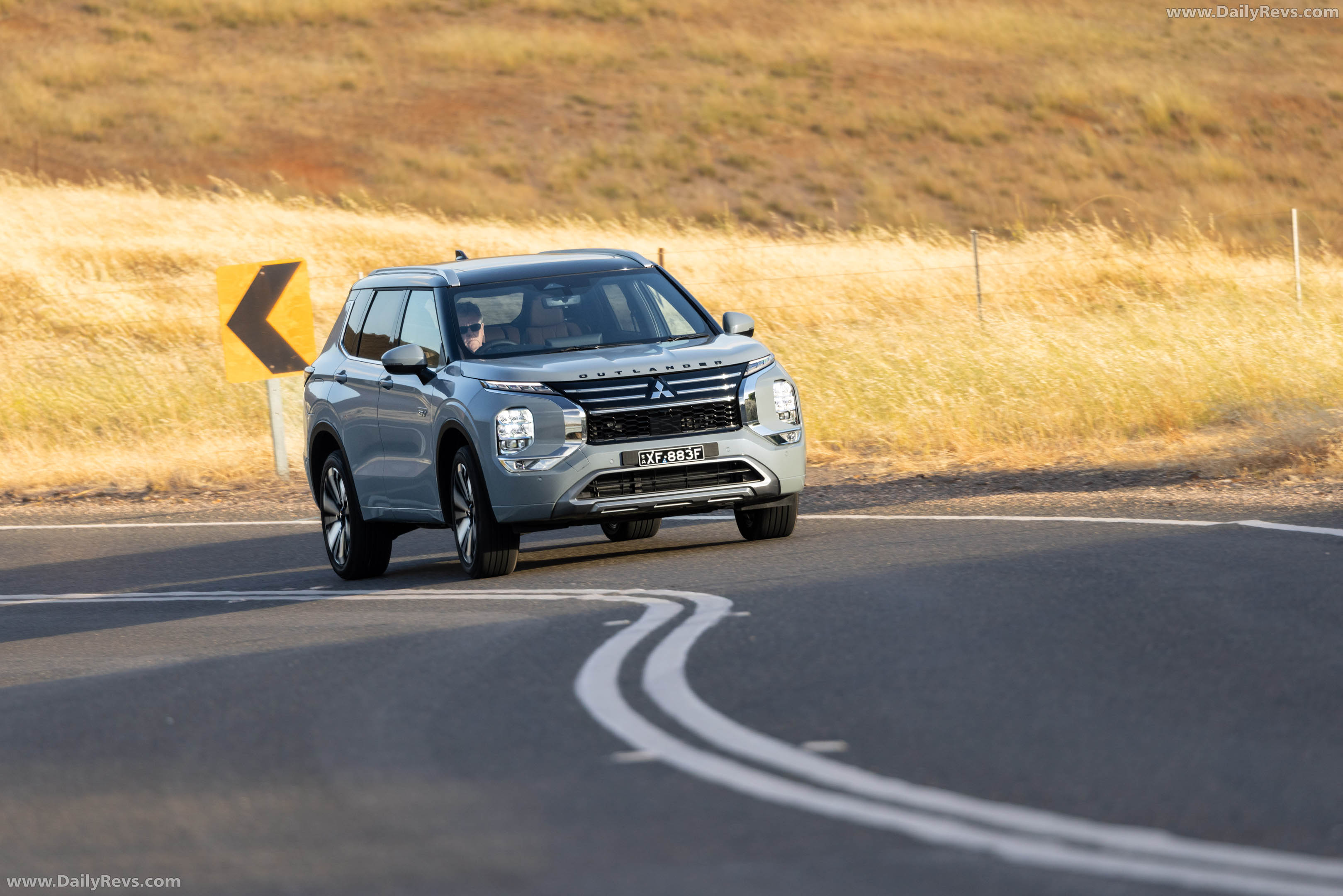 2026 Mitsubishi Outlander PHEV Australian Version Front View