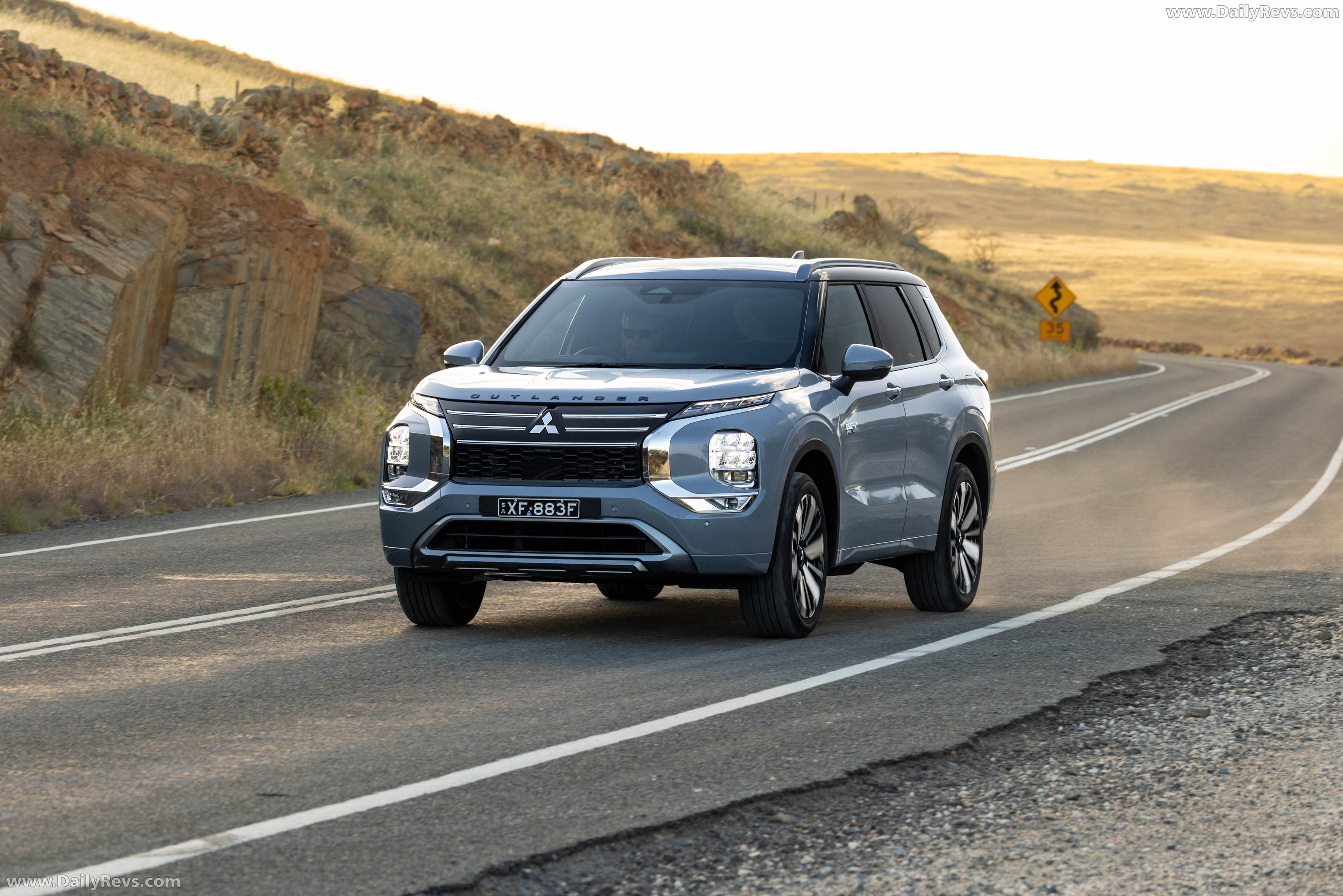 2026 Mitsubishi Outlander PHEV Australian Version Front View