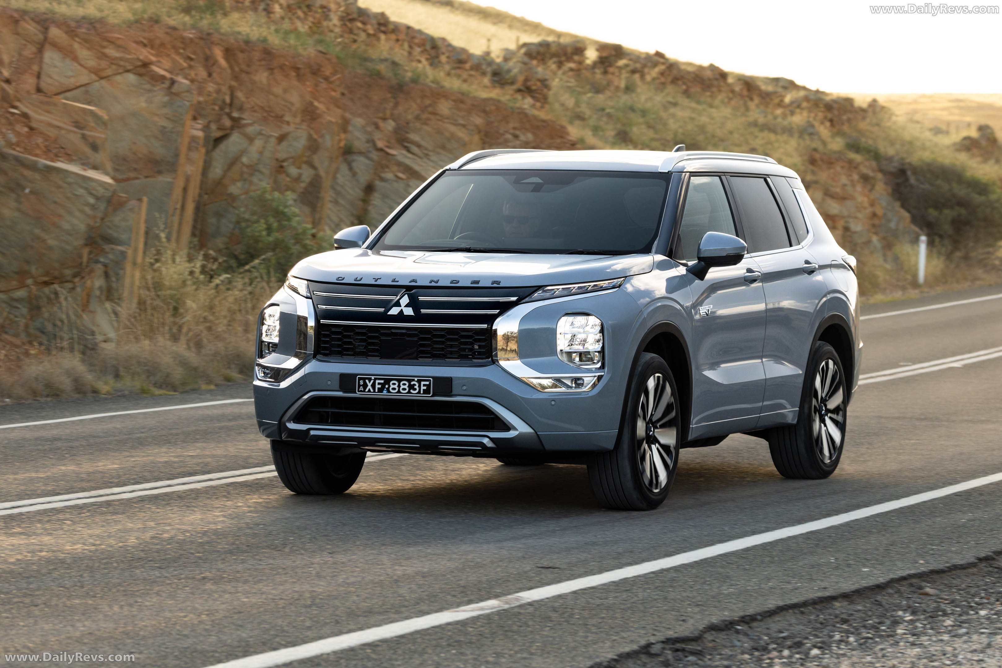 2026 Mitsubishi Outlander PHEV Australian Version Front View