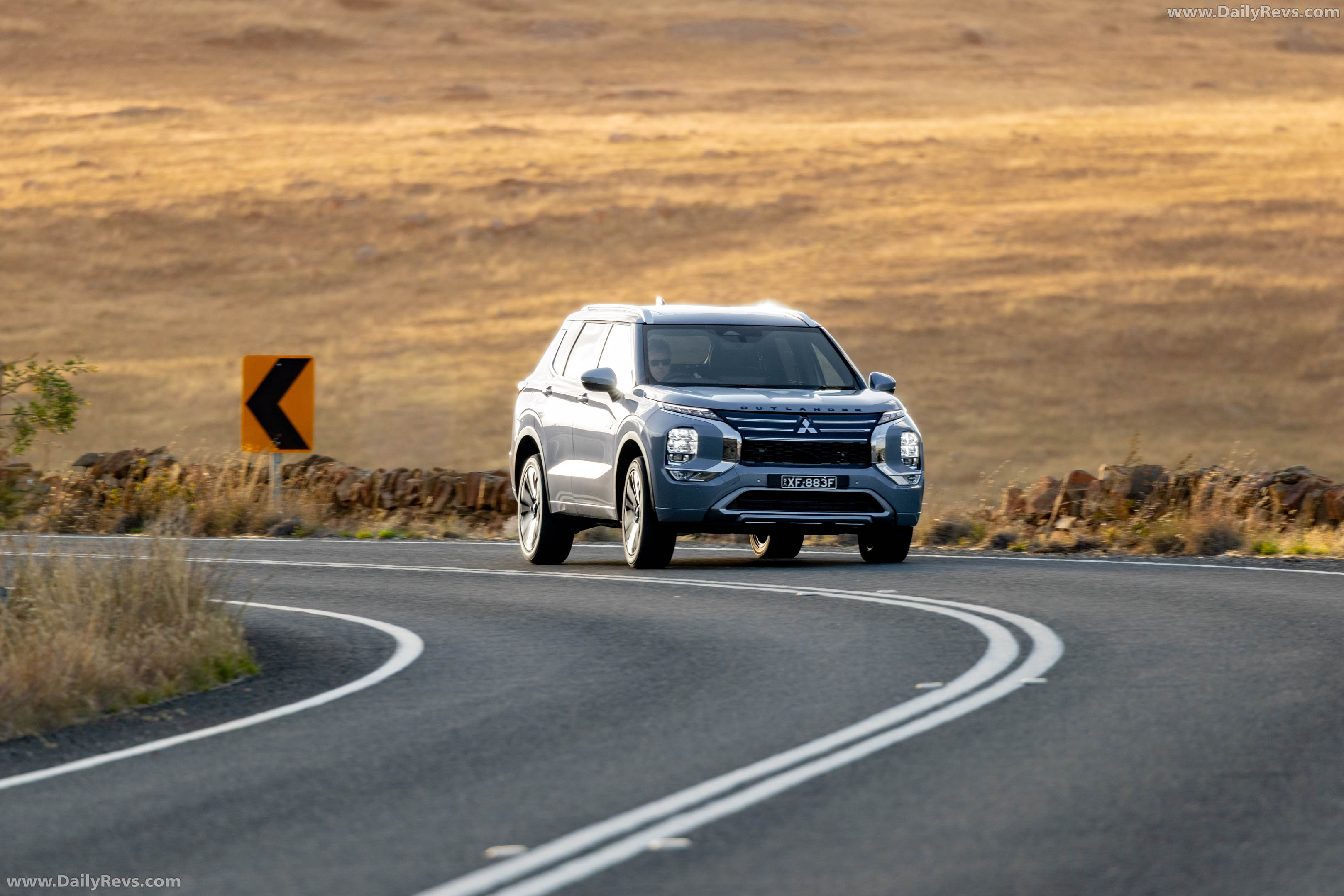 2026 Mitsubishi Outlander PHEV Australian Version Front View