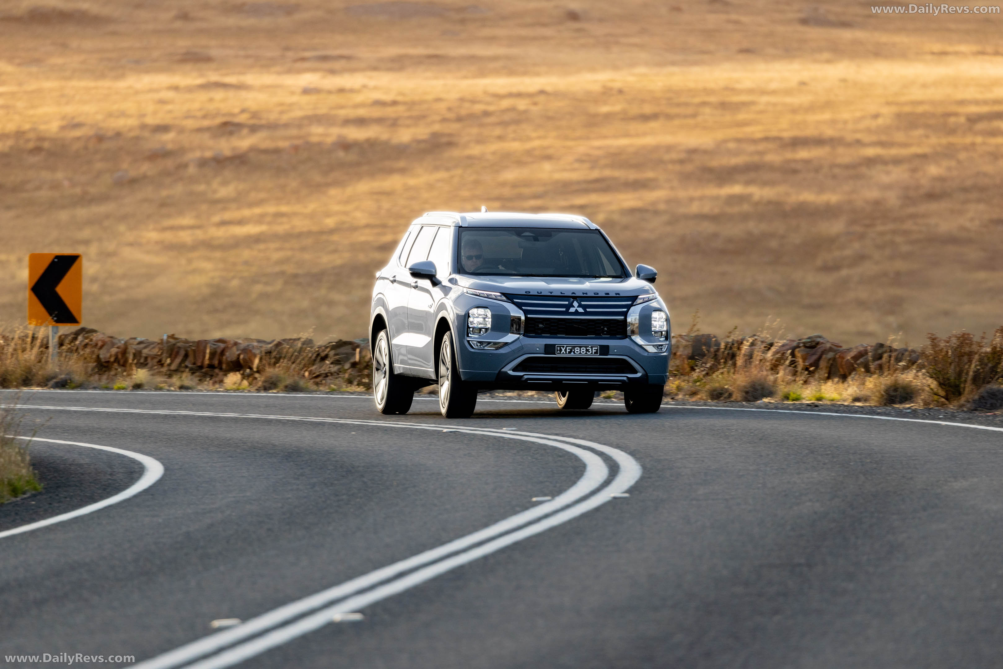 2026 Mitsubishi Outlander PHEV Australian Version Front View