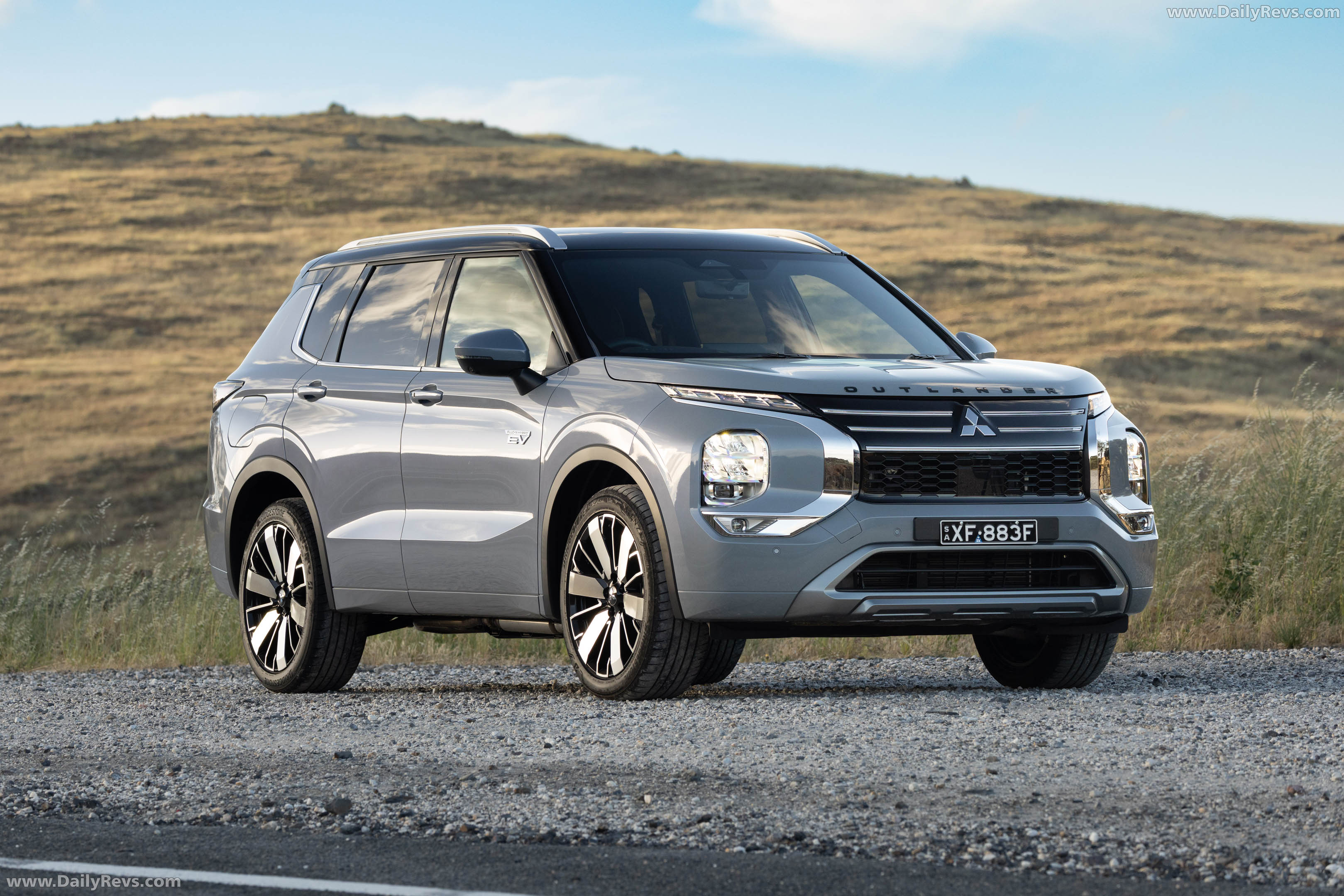 2026 Mitsubishi Outlander PHEV Australian Version Front View
