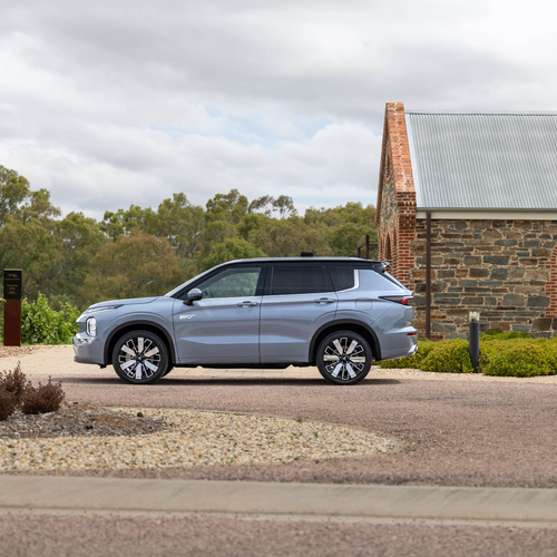 2026 Mitsubishi Outlander PHEV Australian Version Side View