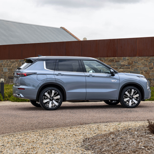 2026 Mitsubishi Outlander PHEV Australian Version Side View