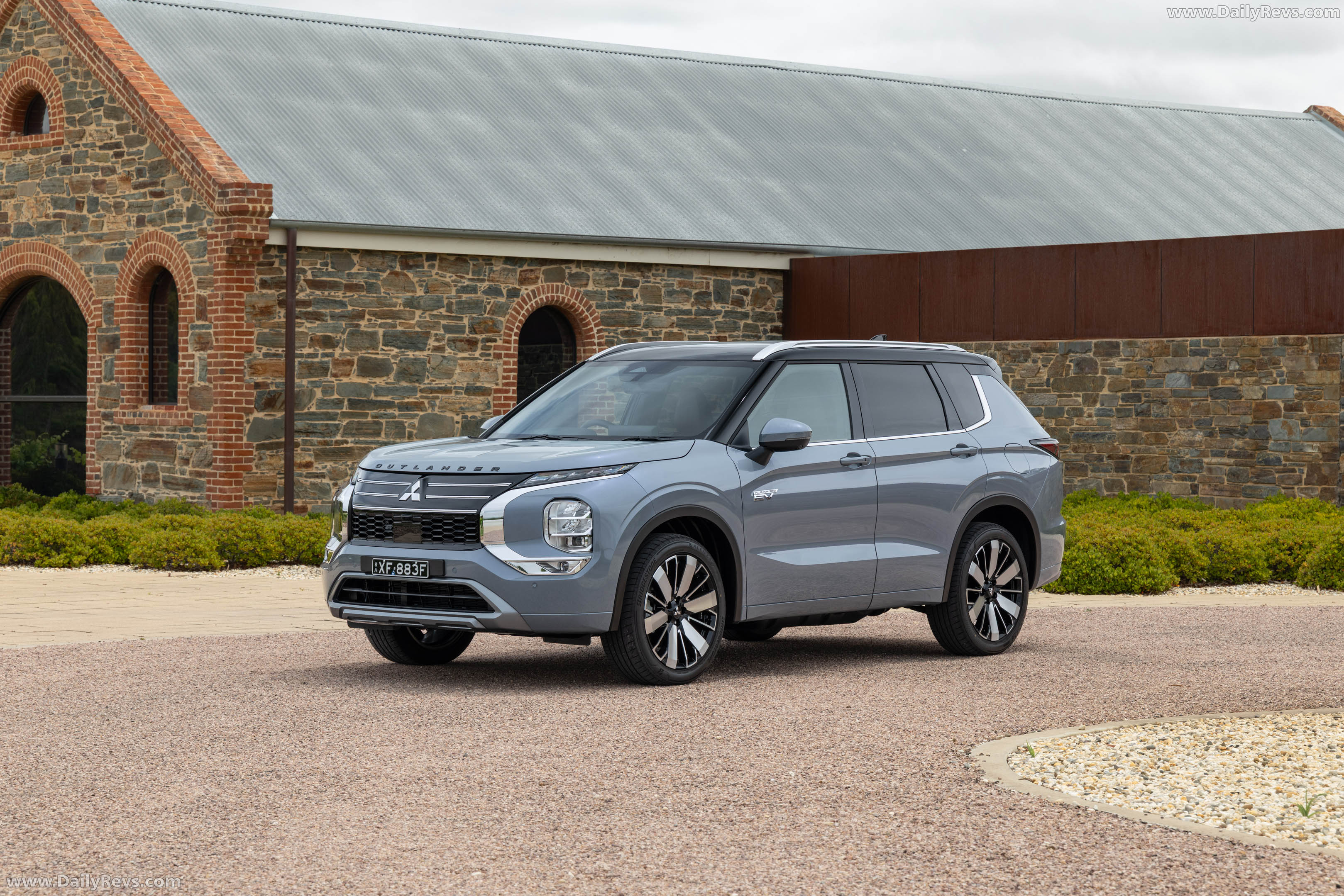 2026 Mitsubishi Outlander PHEV Australian Version Side View