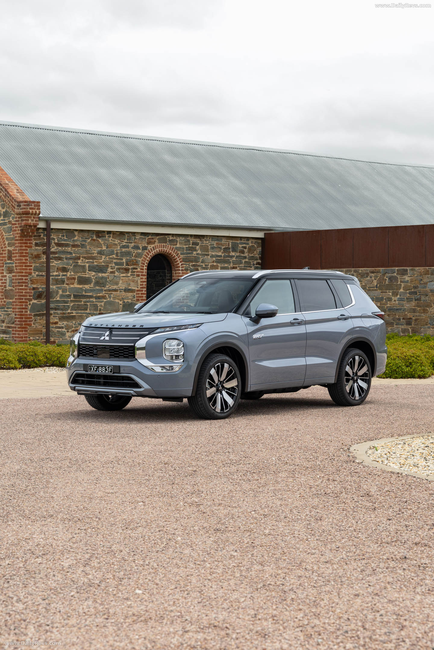 2026 Mitsubishi Outlander PHEV Australian Version Side View