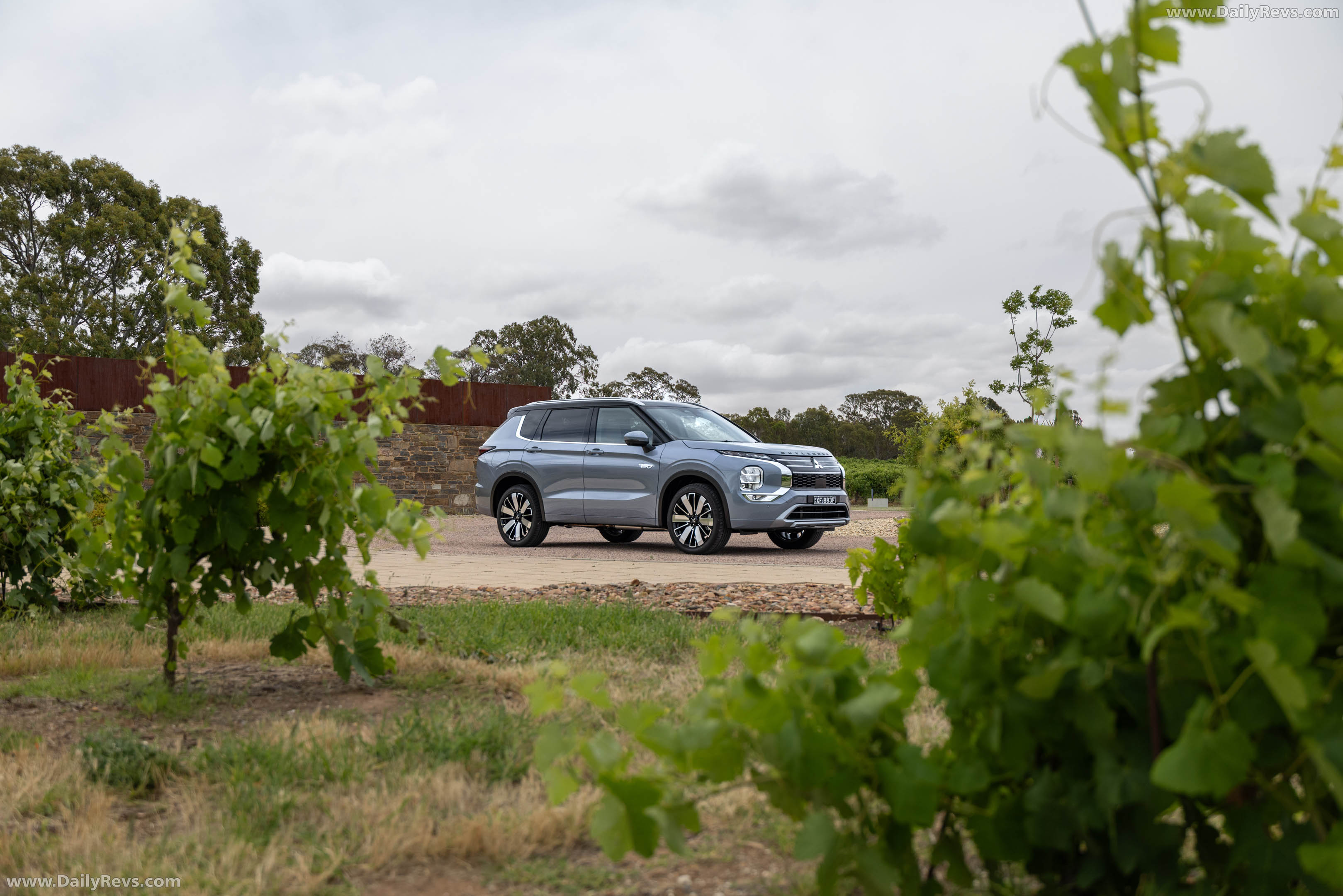 2026 Mitsubishi Outlander PHEV Australian Version Side View
