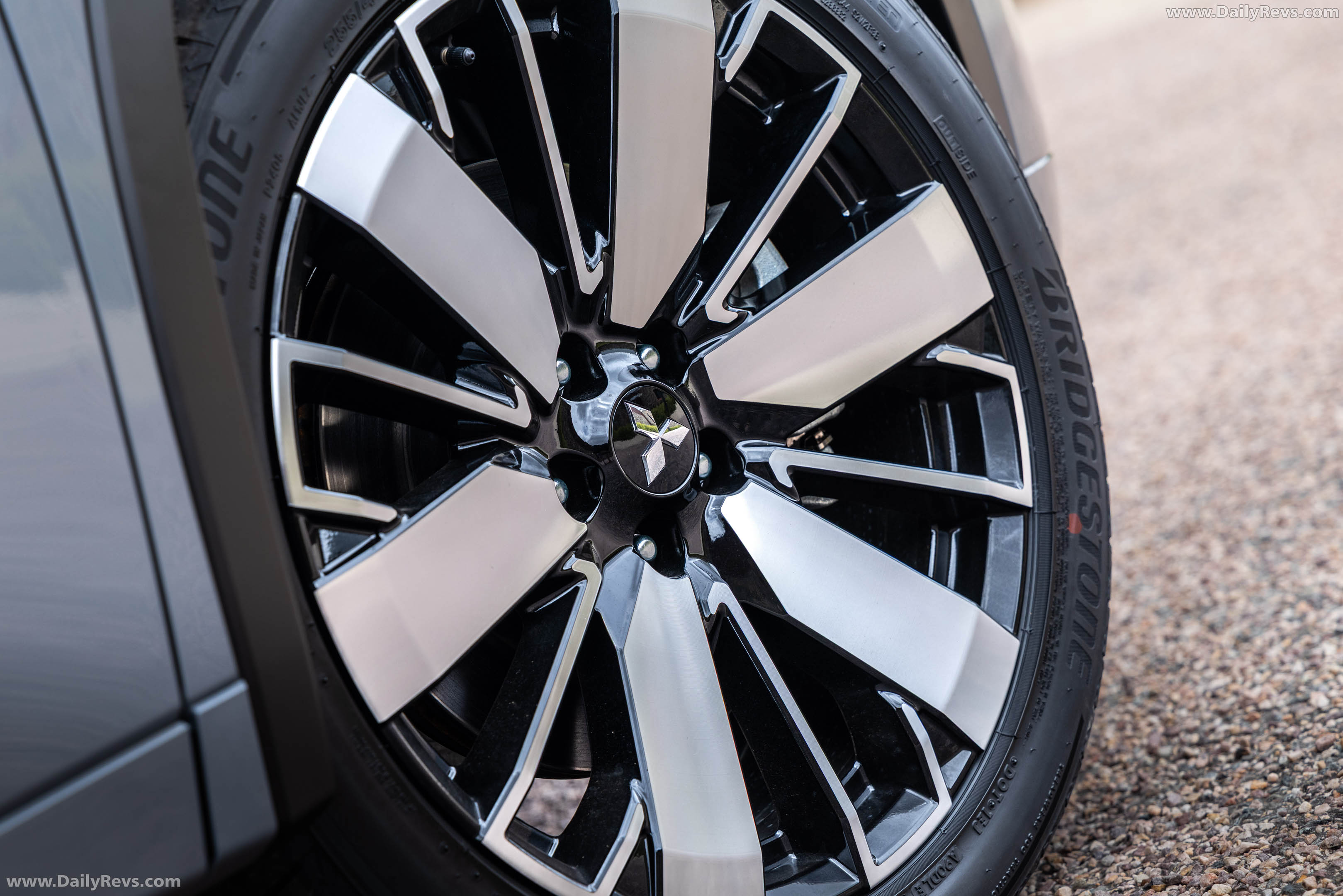 2026 Mitsubishi Outlander PHEV Australian Version Exterior