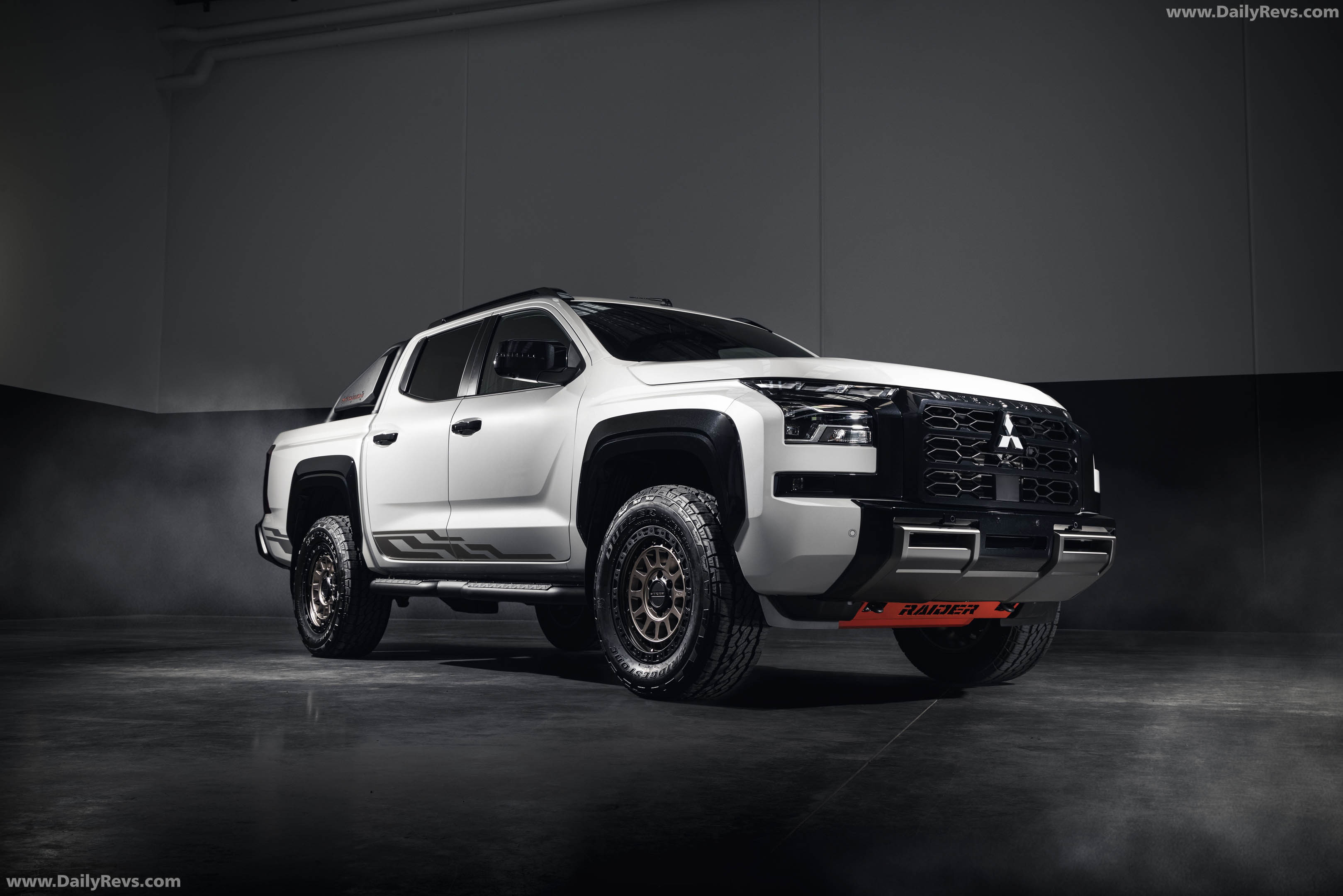 2026 Mitsubishi Triton Raider Front View