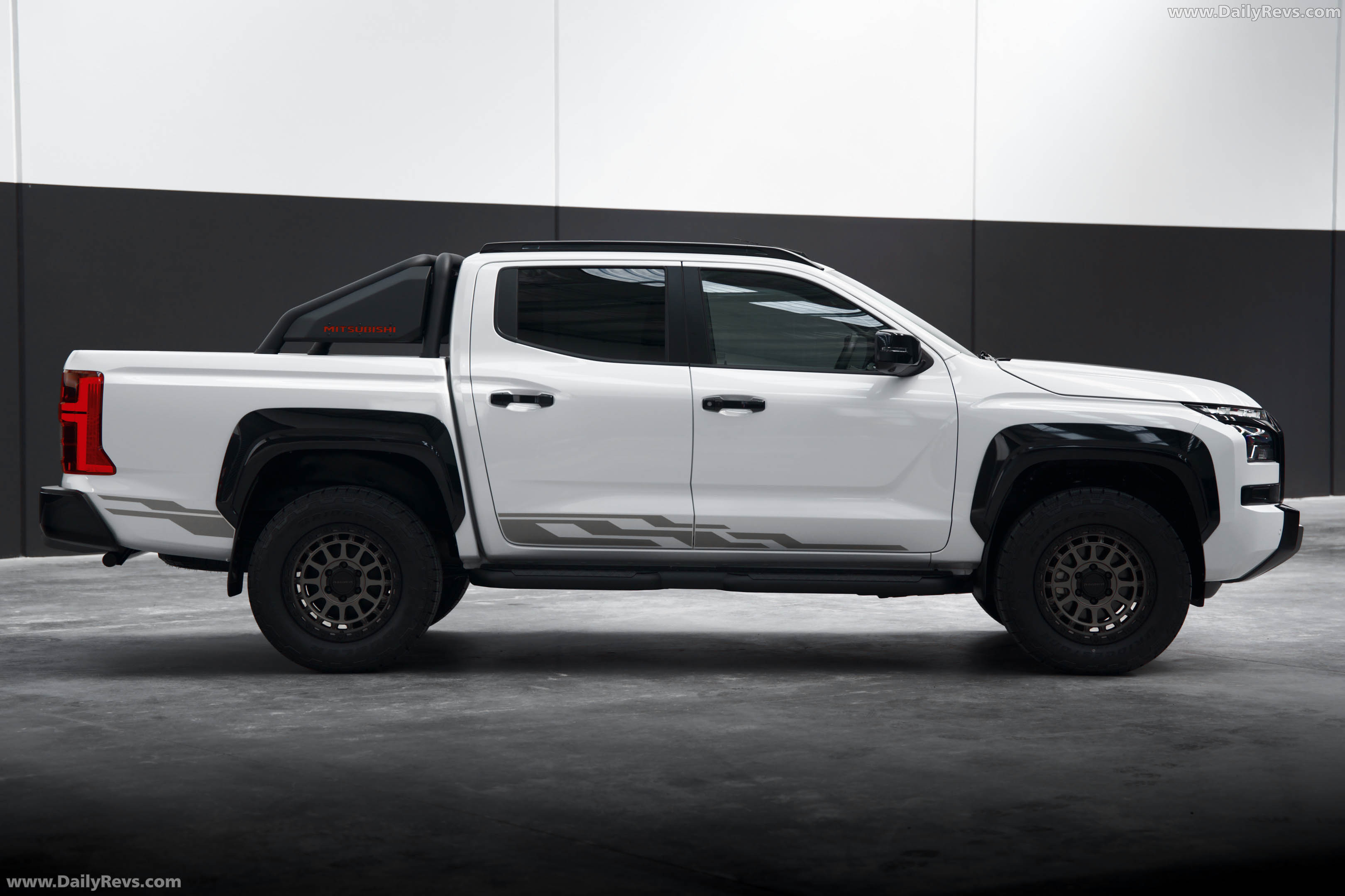 2026 Mitsubishi Triton Raider Side View