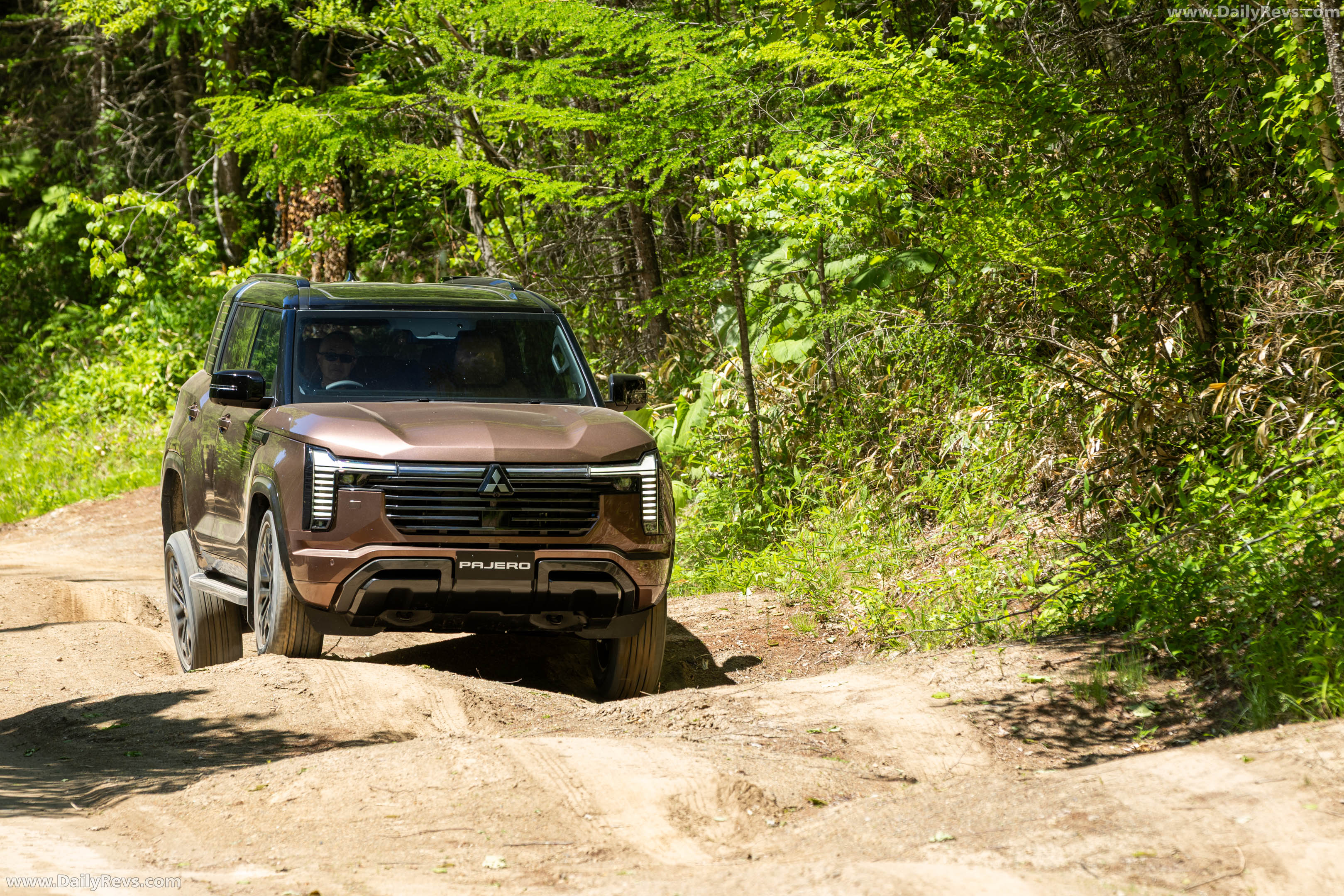 2027 Mitsubishi Pajero Australian Version Front View