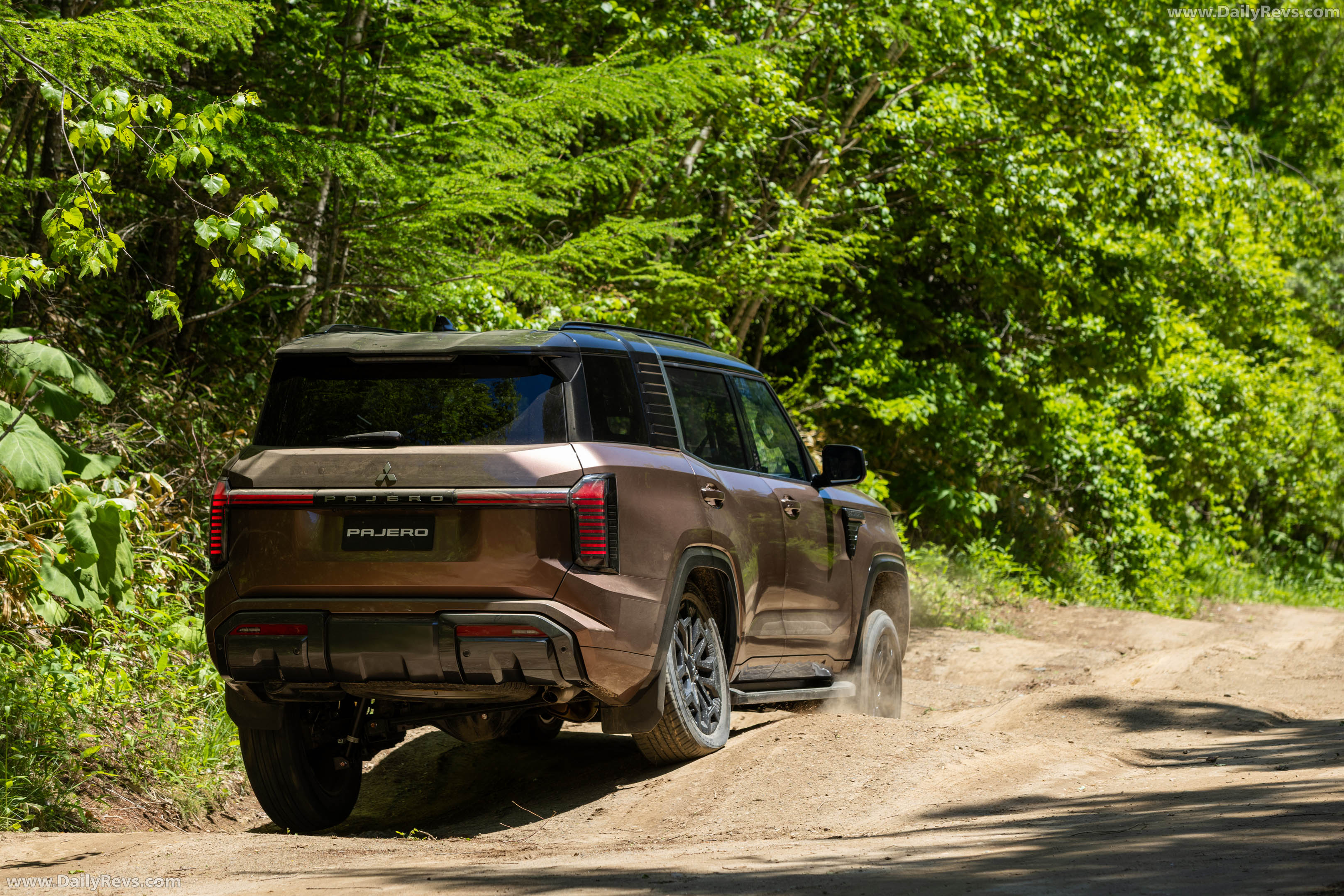 2027 Mitsubishi Pajero Australian Version Rear View