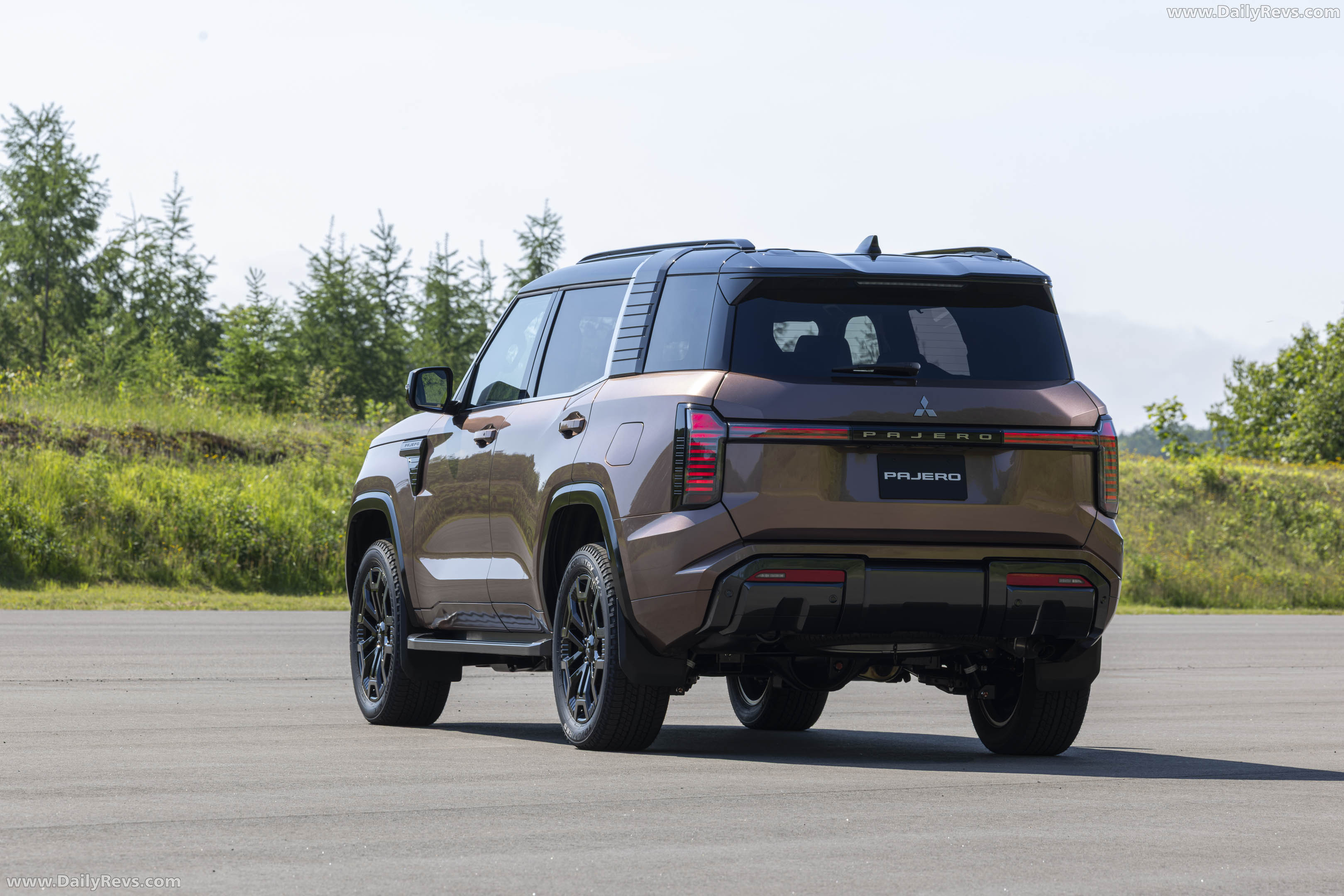 2027 Mitsubishi Pajero Australian Version Rear View