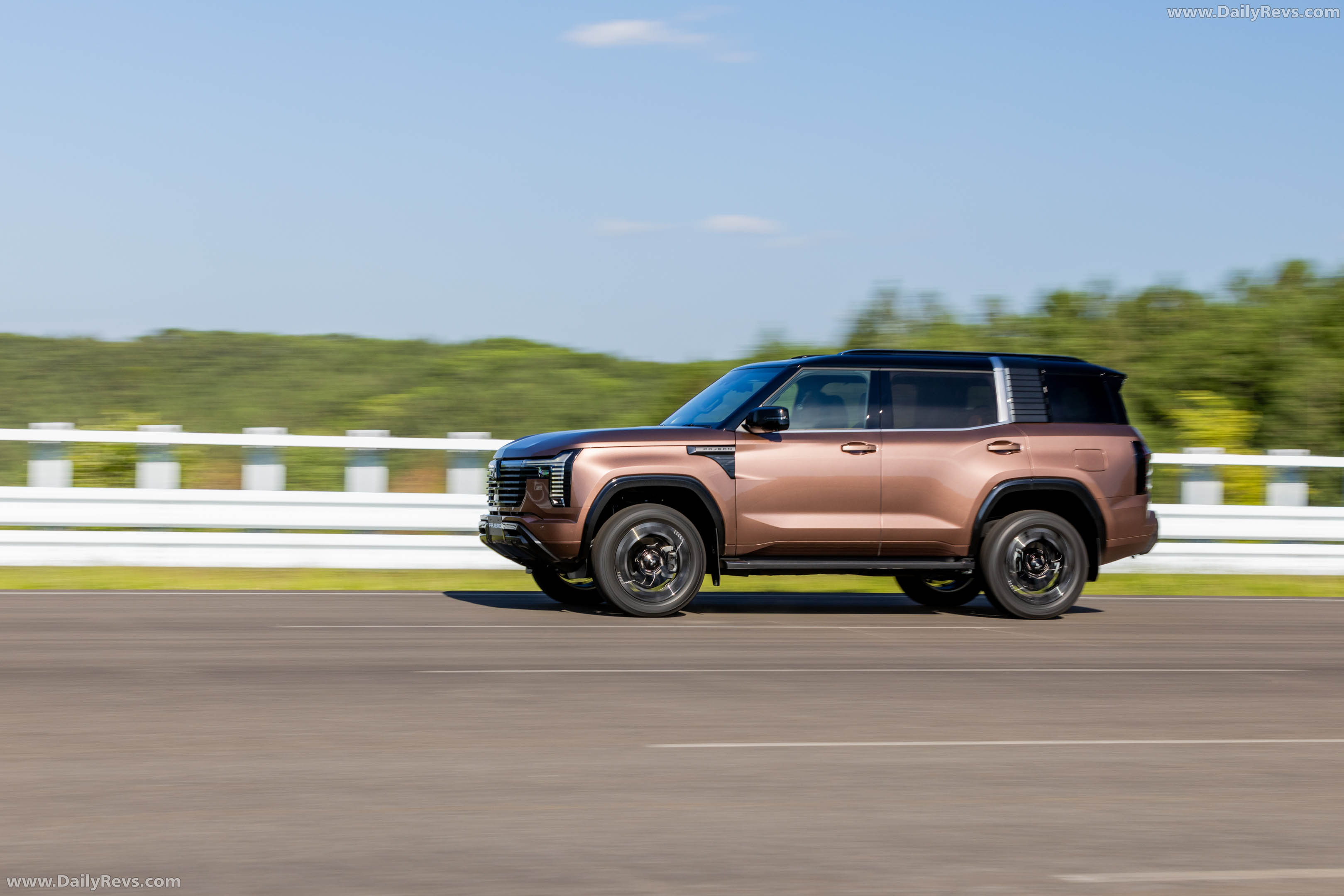 2027 Mitsubishi Pajero Australian Version Side View