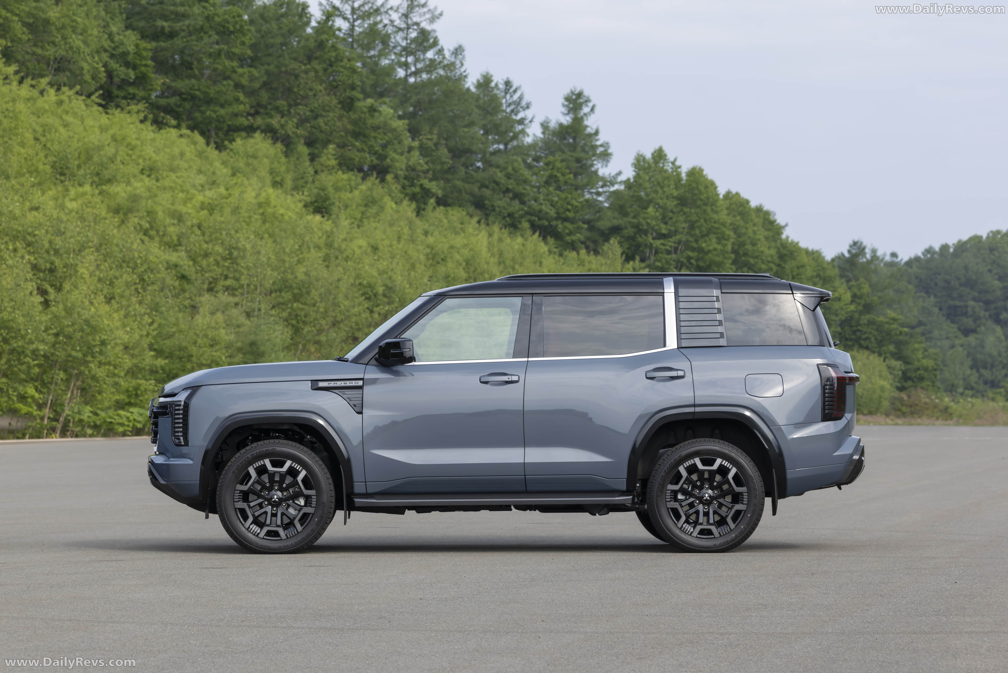 2027 Mitsubishi Pajero Australian Version Side View