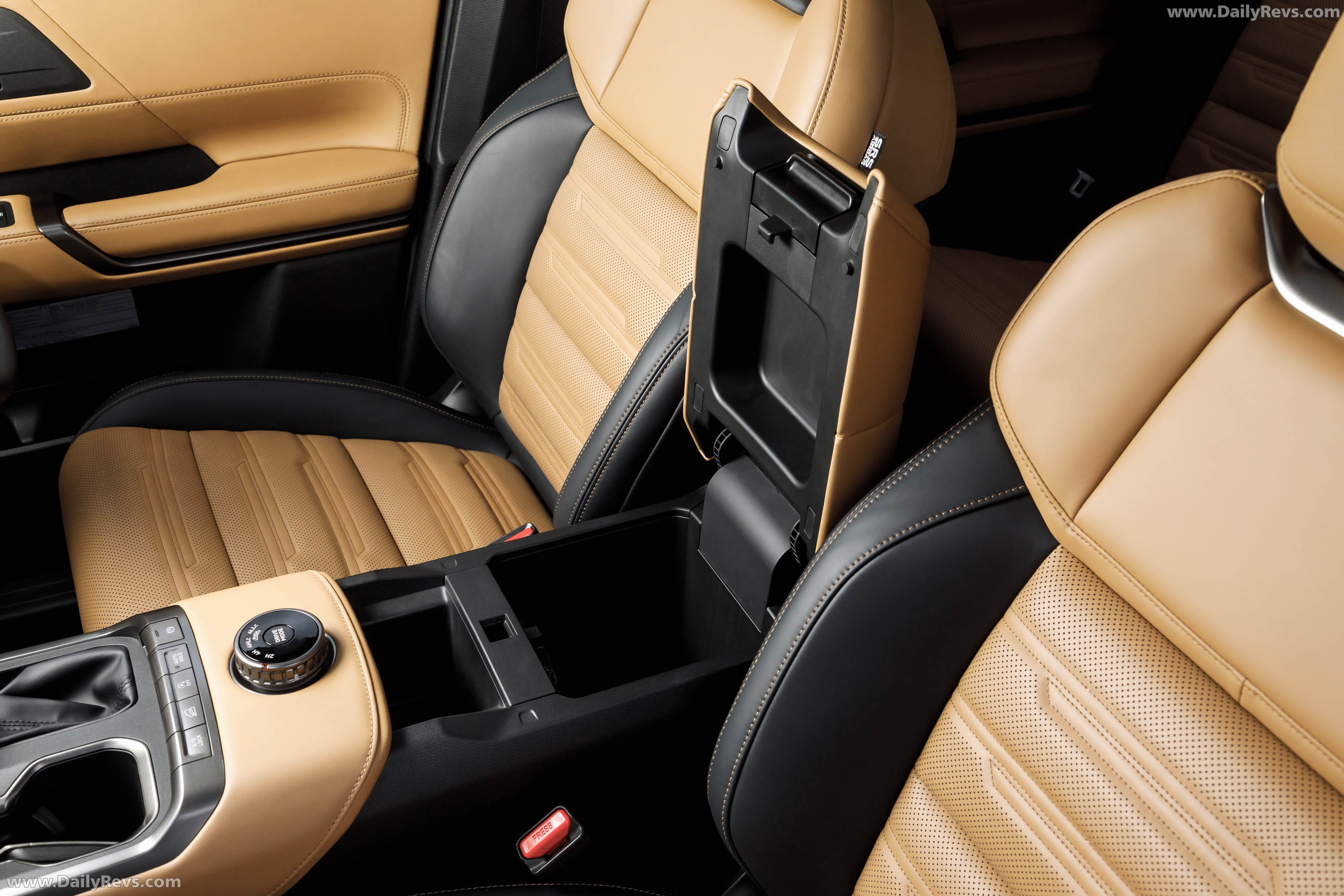 2027 Mitsubishi Pajero Australian Version Interior