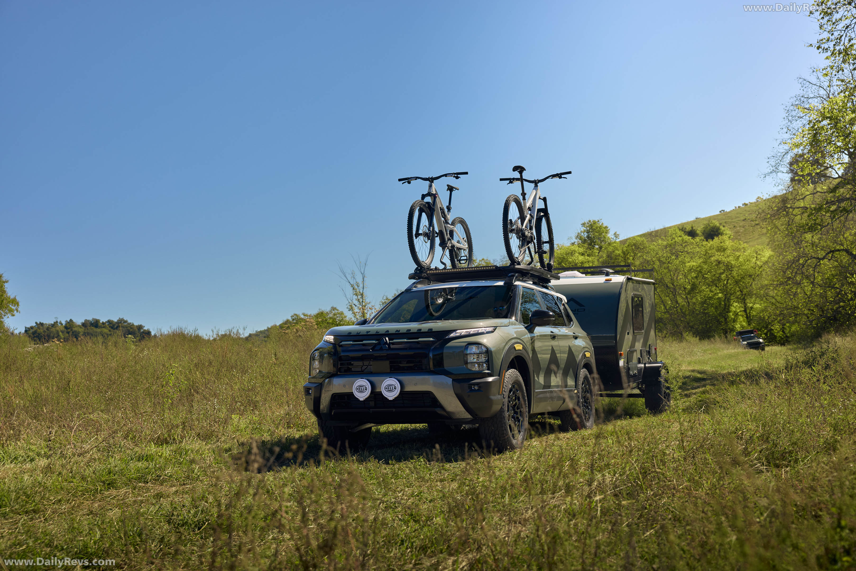 2028 Mitsubishi Outlander Diamond Trail Edition Front View