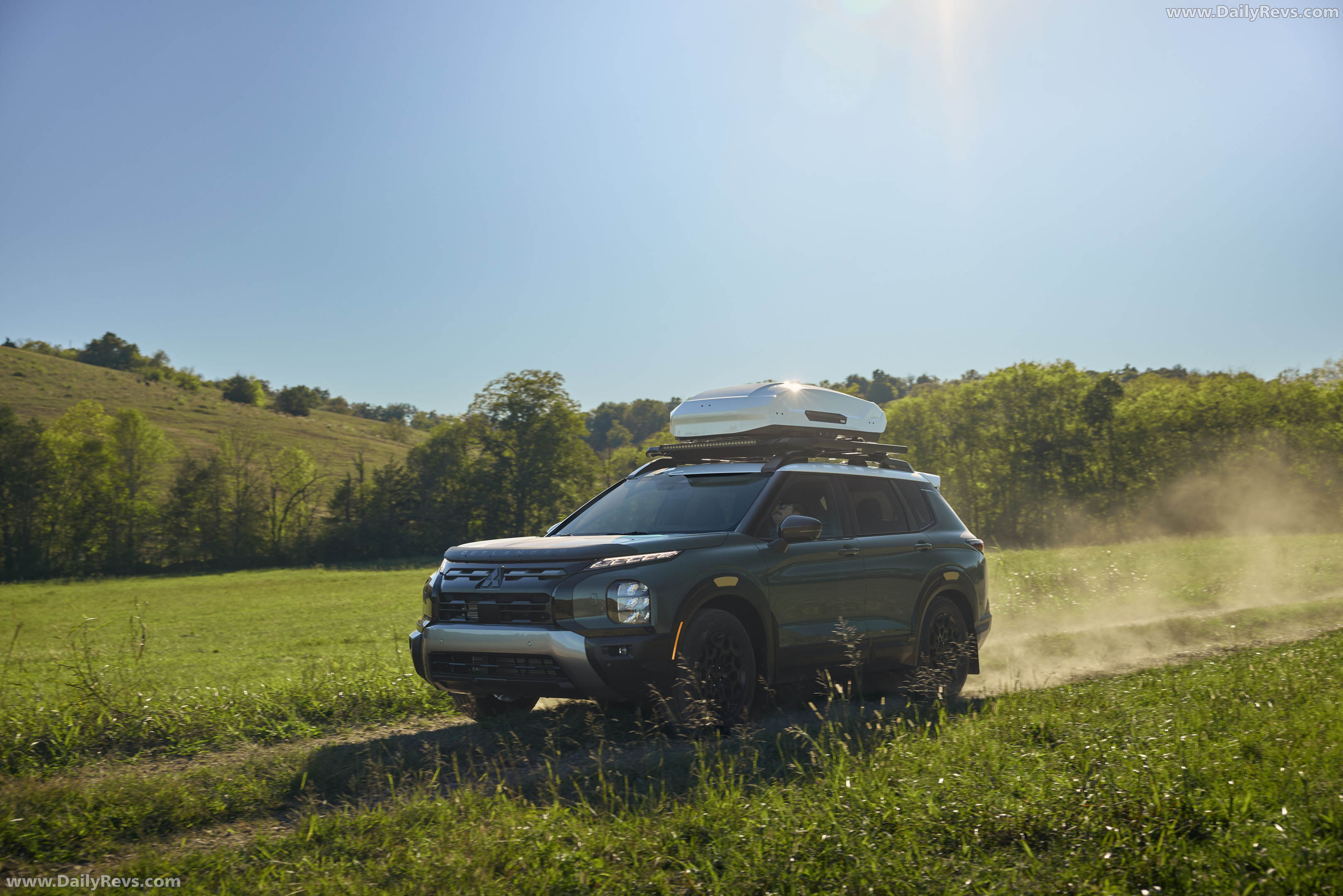 2028 Mitsubishi Outlander Diamond Trail Edition Front View