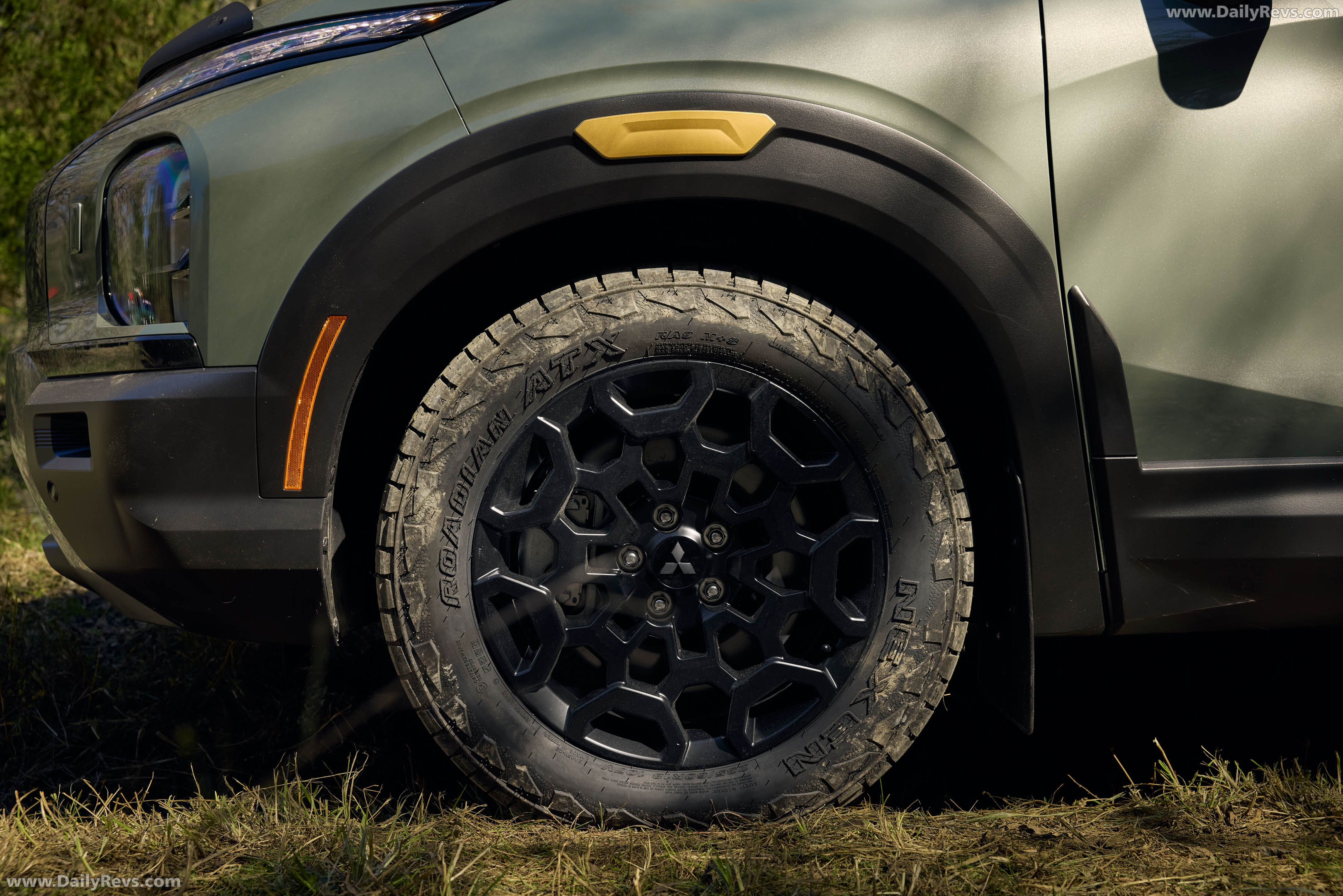 2028 Mitsubishi Outlander Diamond Trail Edition Exterior