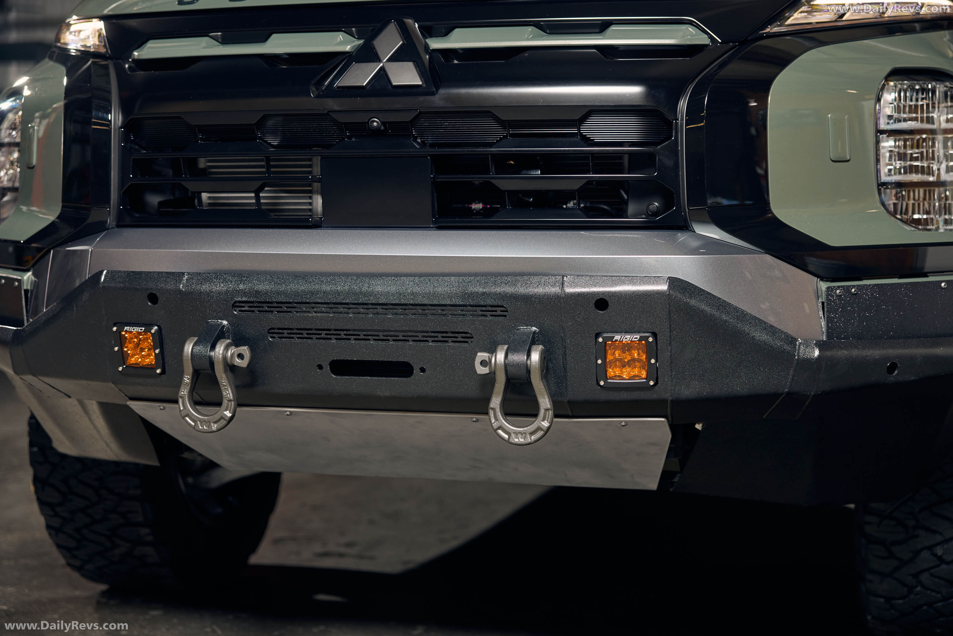2028 Mitsubishi Outlander Diamond Trail Edition Exterior