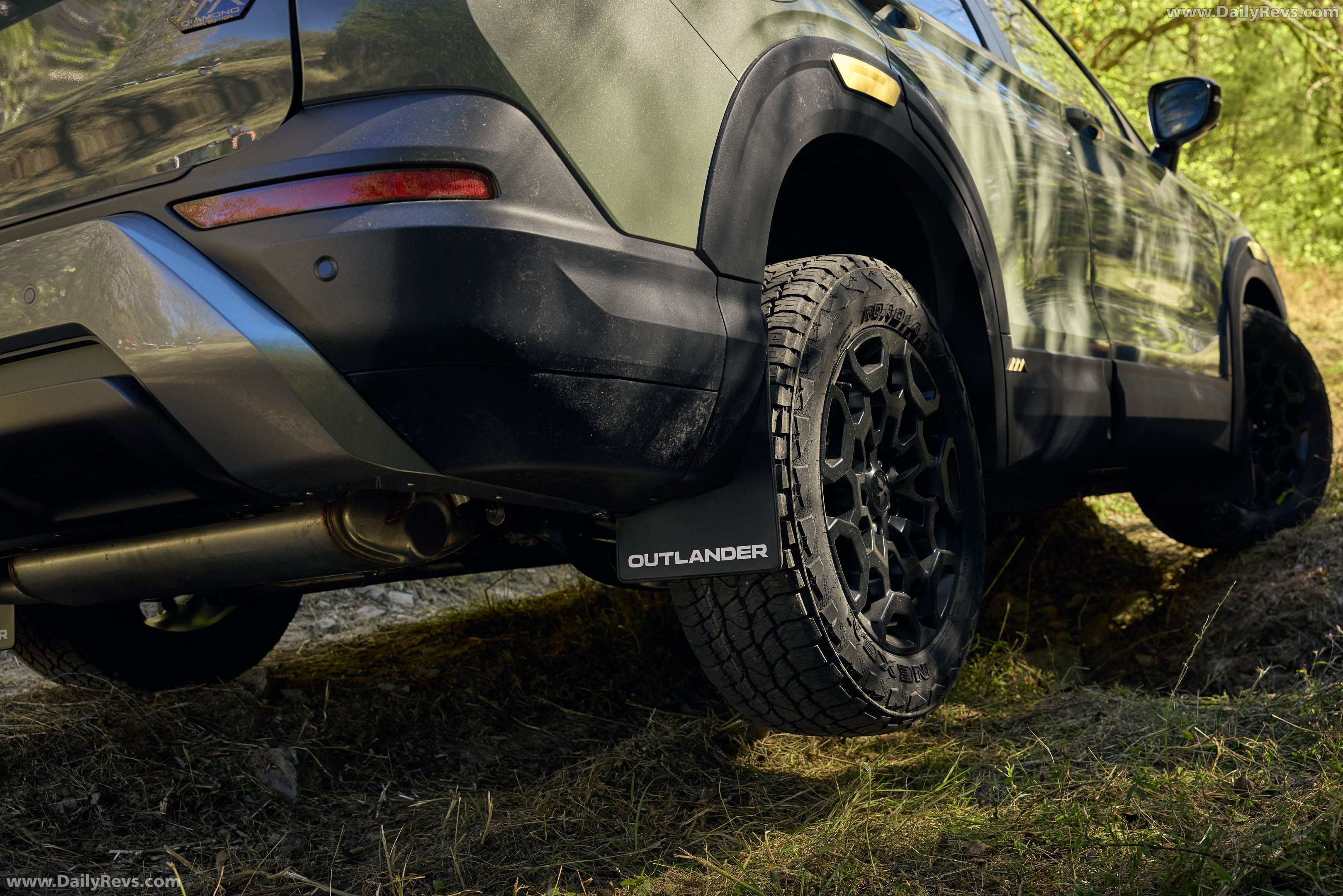 2028 Mitsubishi Outlander Diamond Trail Edition Exterior