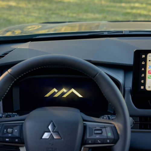 2028 Mitsubishi Outlander Diamond Trail Edition Interior