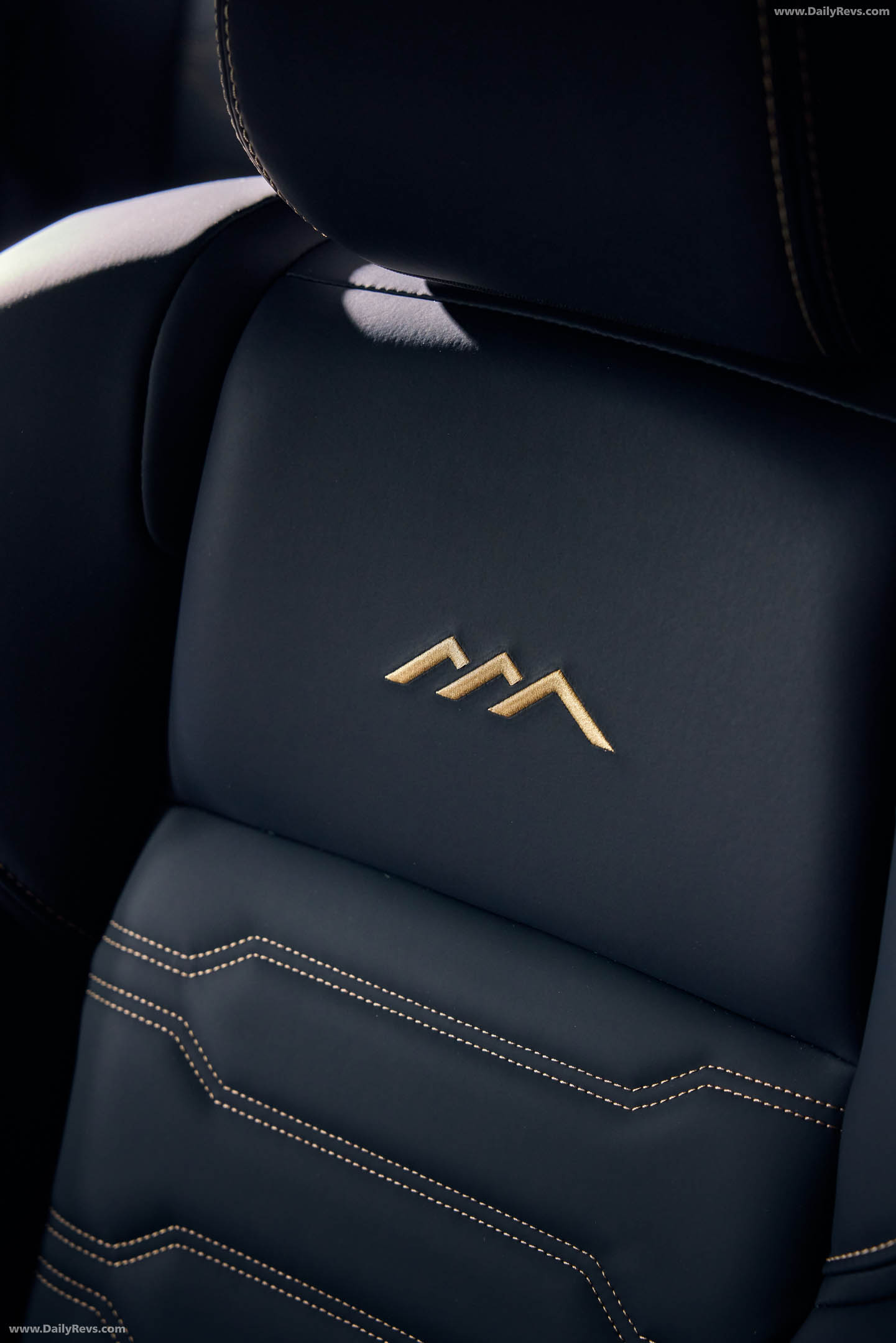 2028 Mitsubishi Outlander Diamond Trail Edition Interior