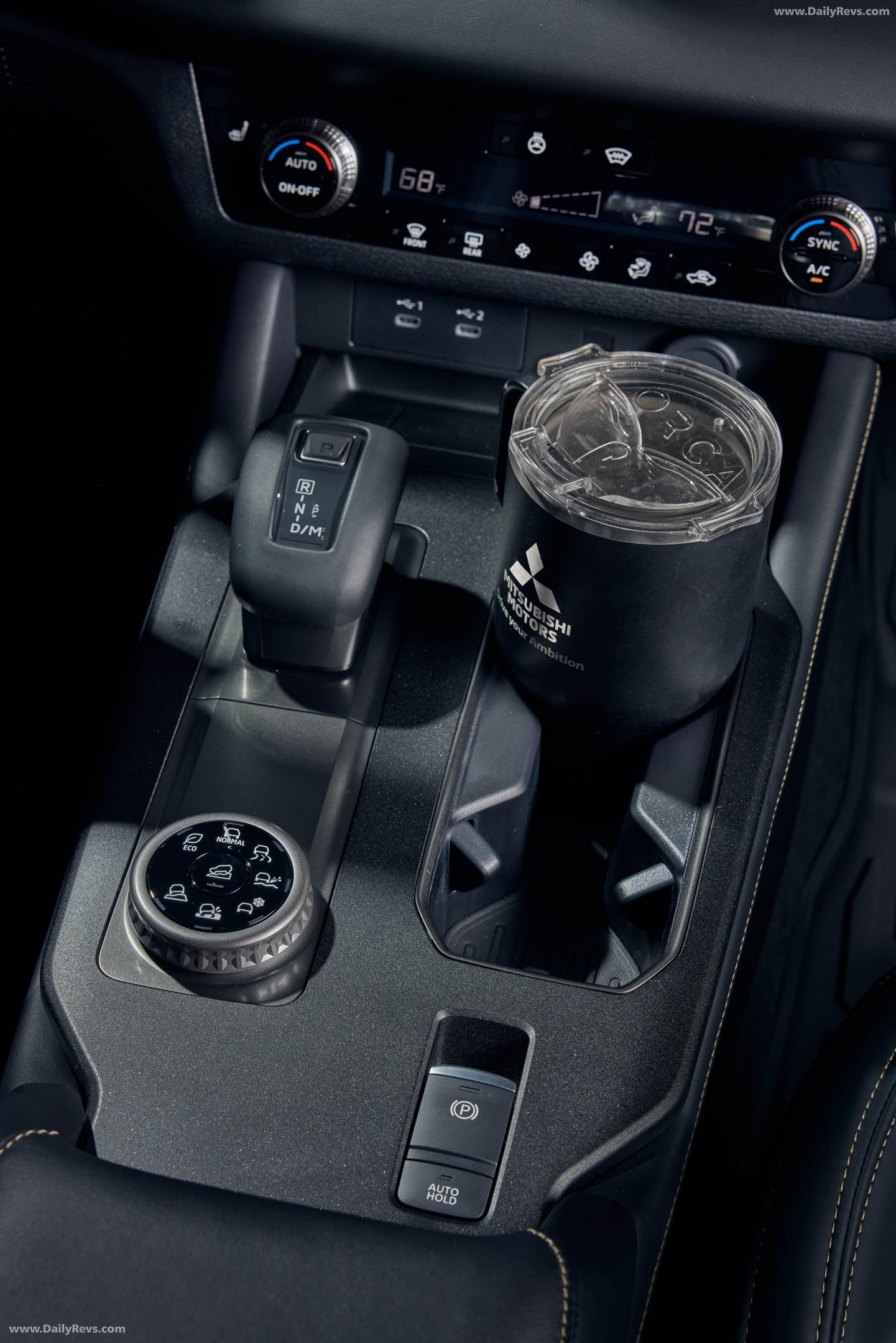 2028 Mitsubishi Outlander Diamond Trail Edition Interior