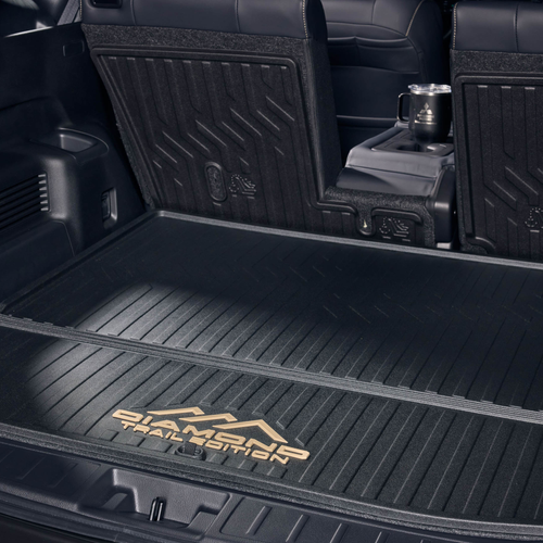 2028 Mitsubishi Outlander Diamond Trail Edition Interior
