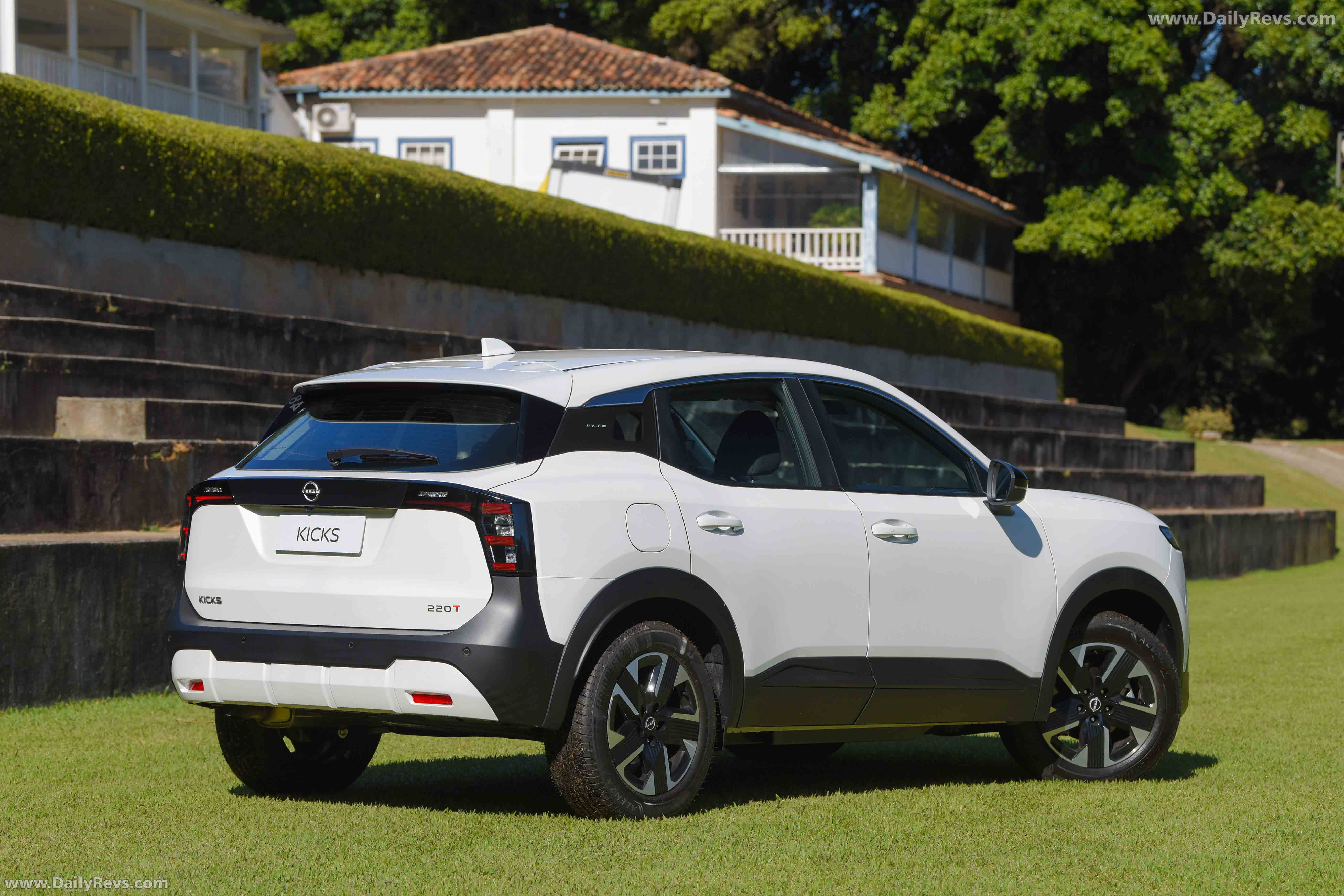 2025 Nissan Kicks Sense Rear View