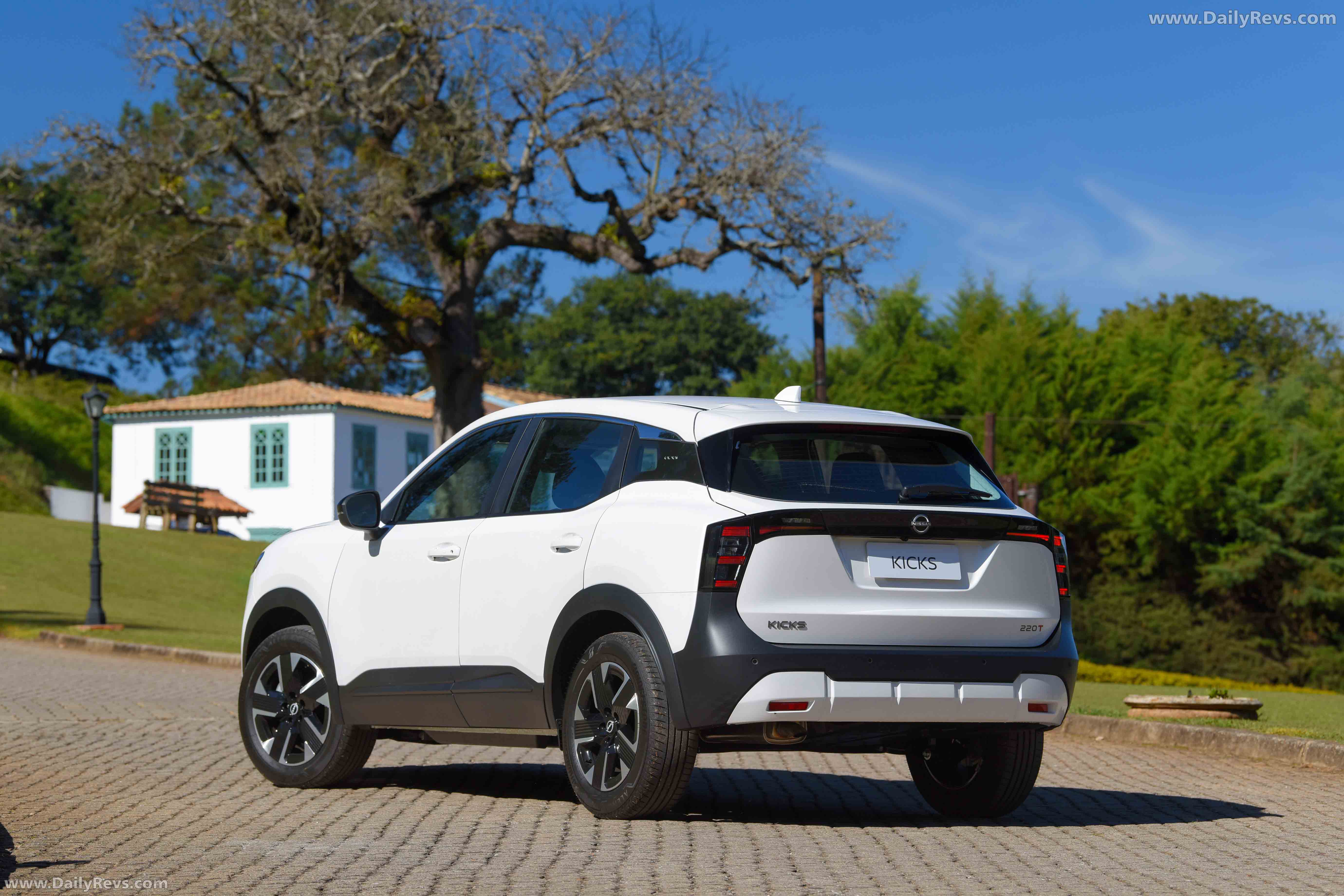 2025 Nissan Kicks Sense Rear View