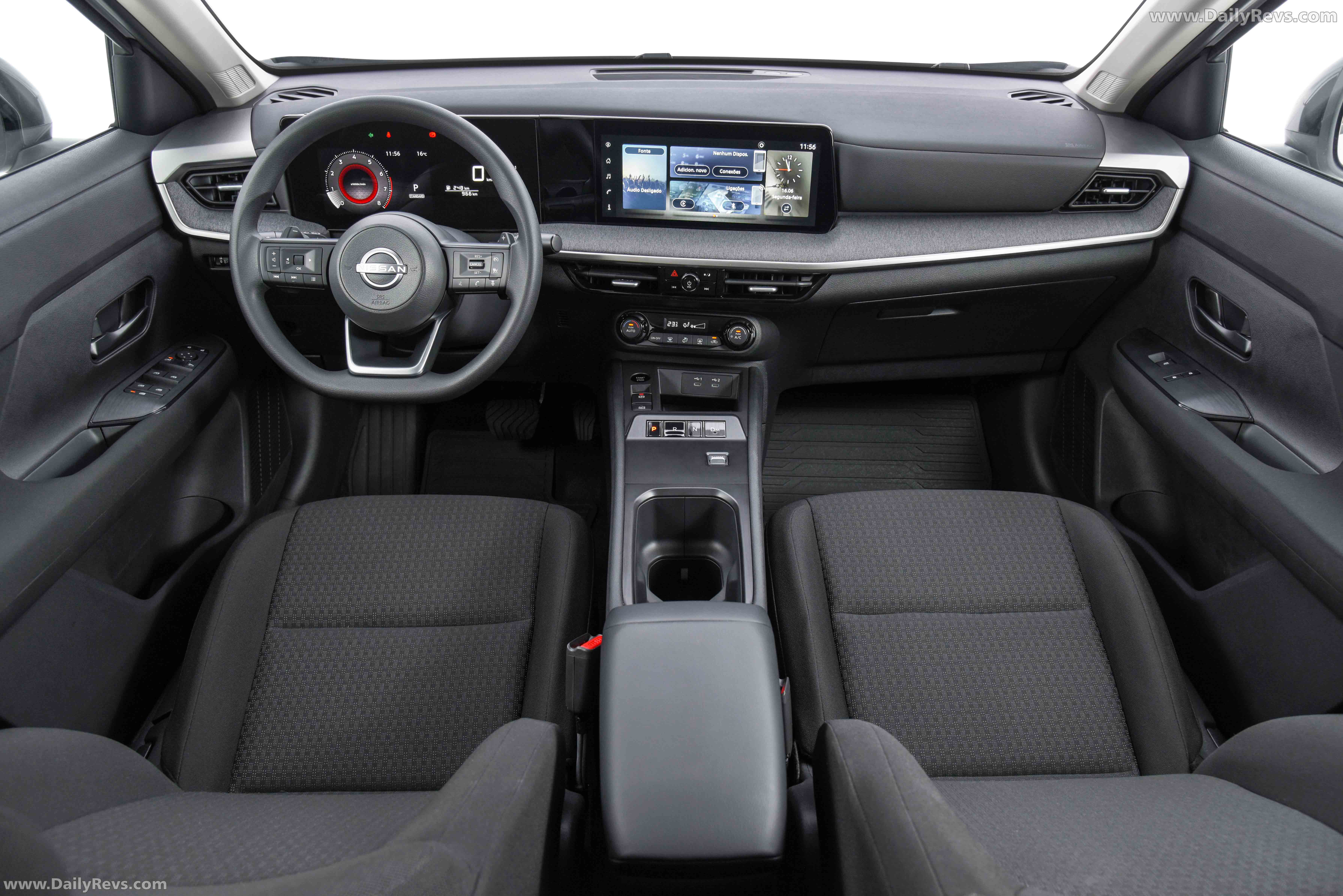 2025 Nissan Kicks Sense Interior