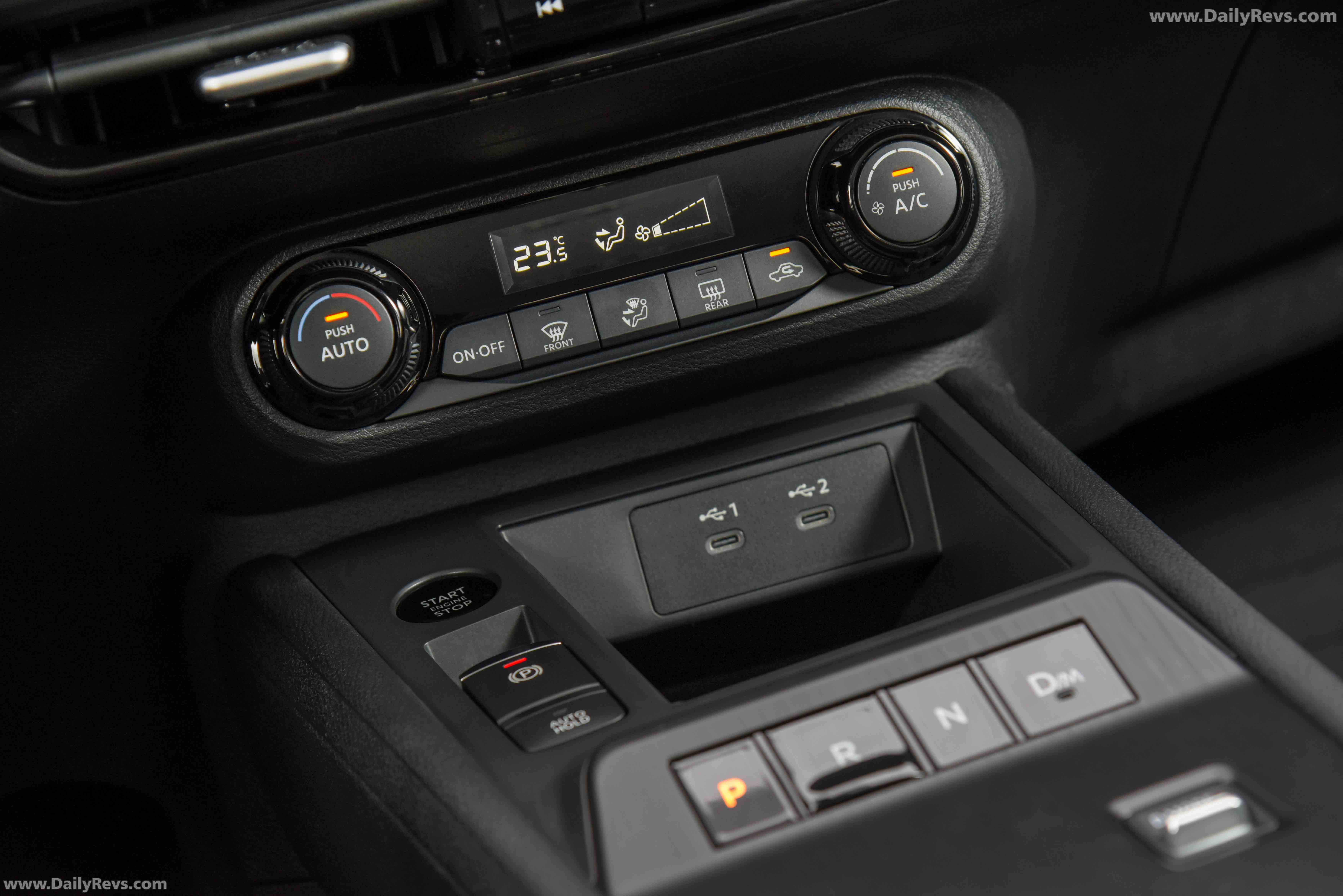 2025 Nissan Kicks Sense Interior