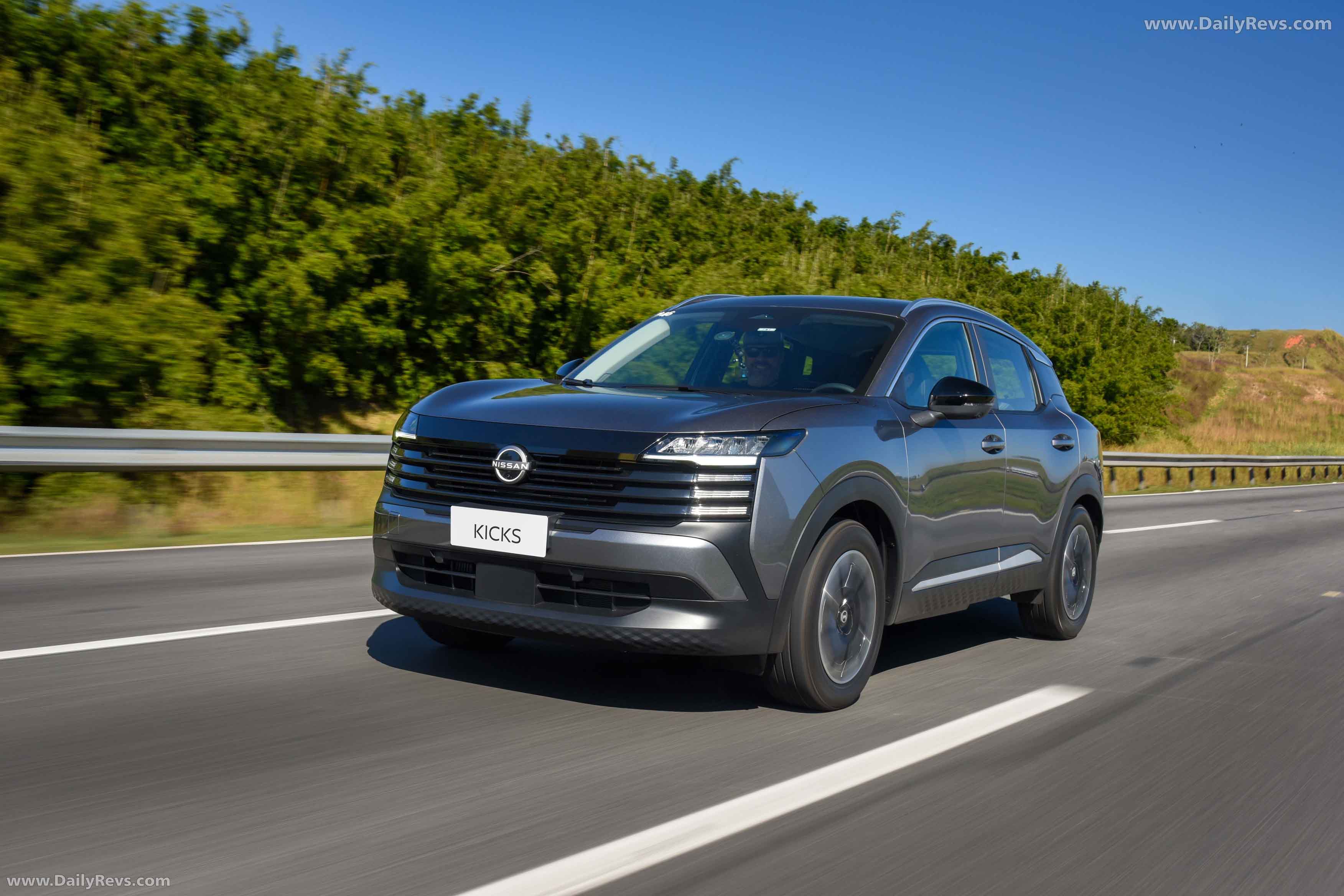 2025 Nissan Kicks Advance Front View
