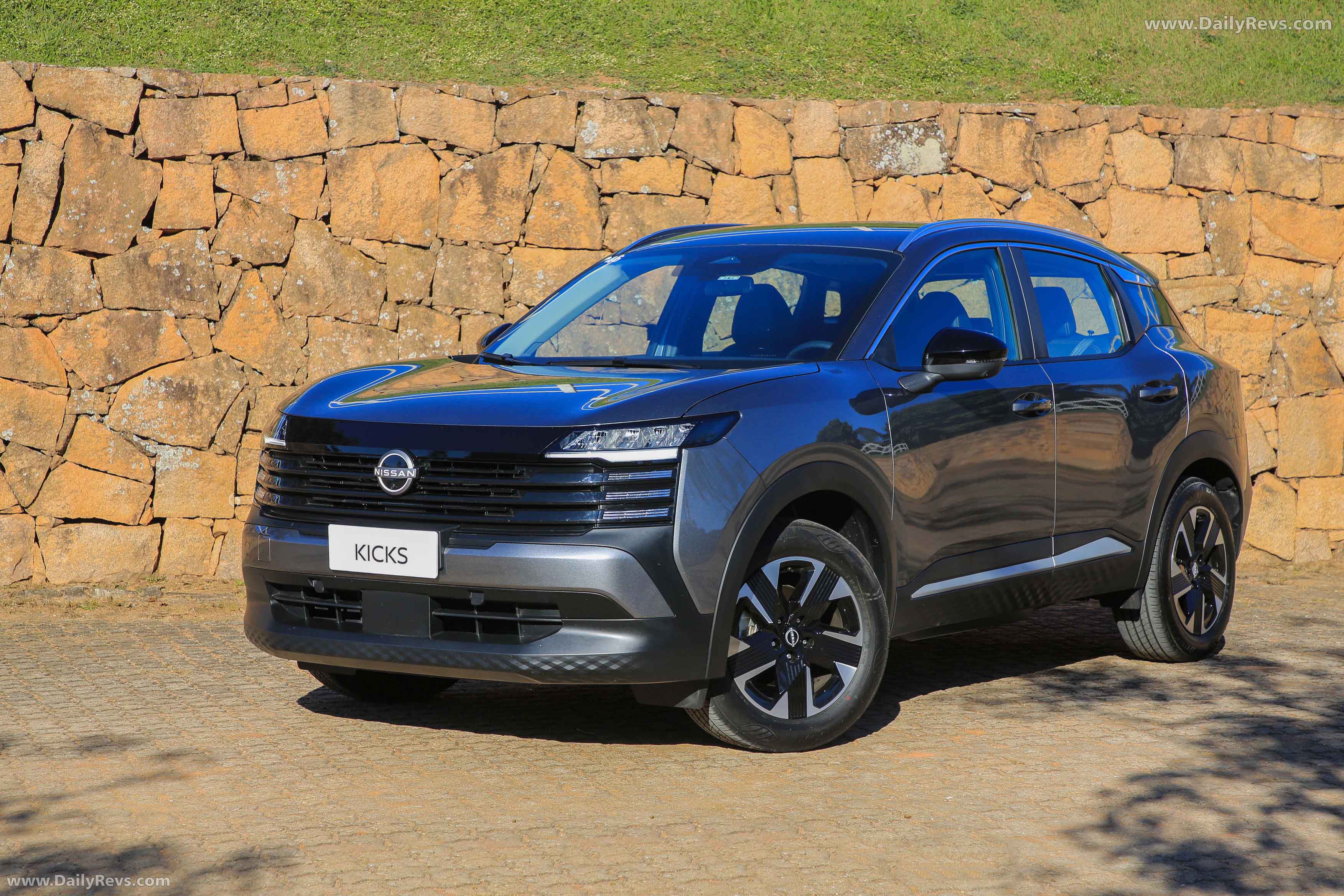 2025 Nissan Kicks Advance Front View