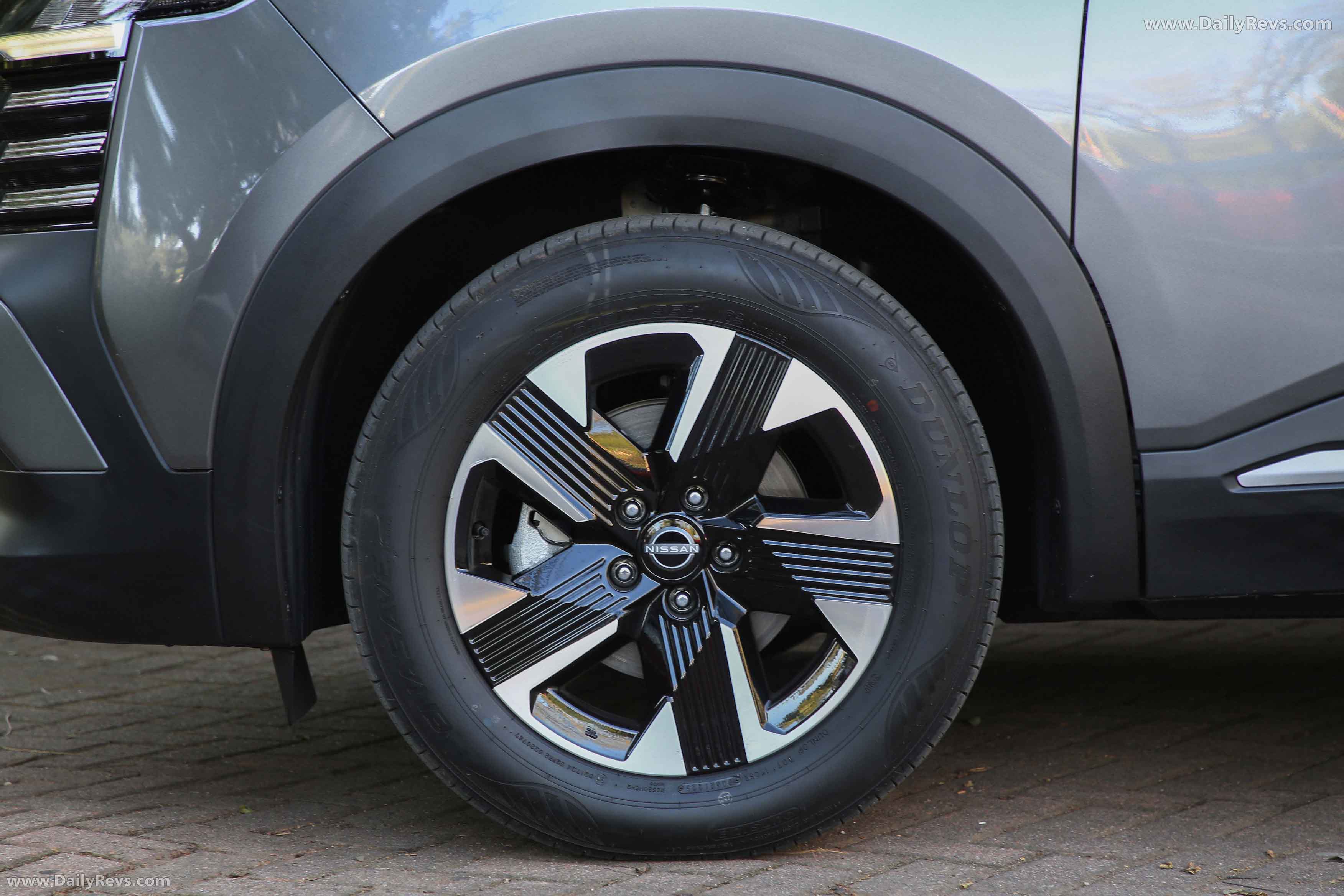2025 Nissan Kicks Advance Exterior