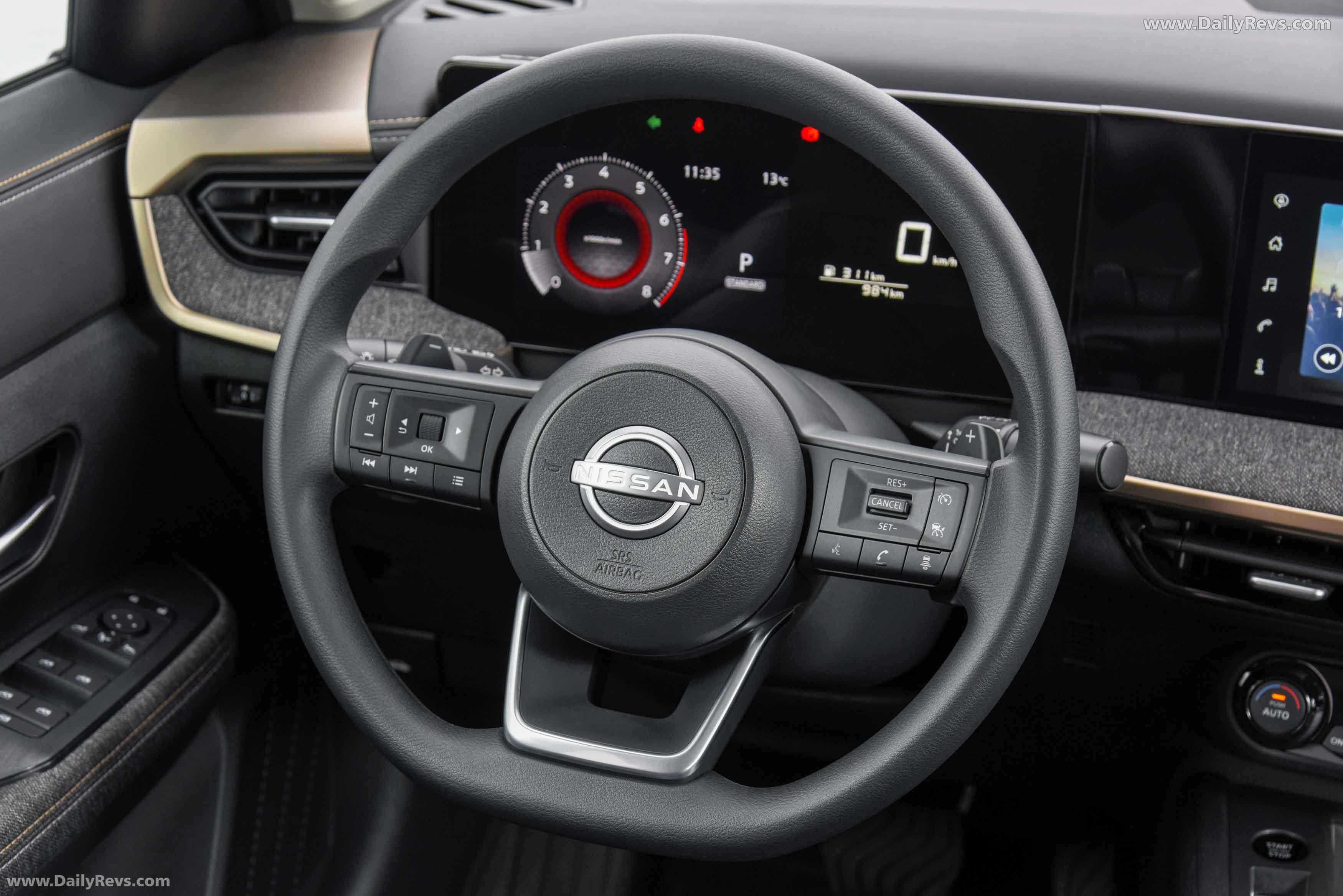 2025 Nissan Kicks Advance Interior