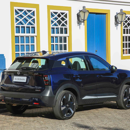 2025 Nissan Kicks Exclusive Rear View